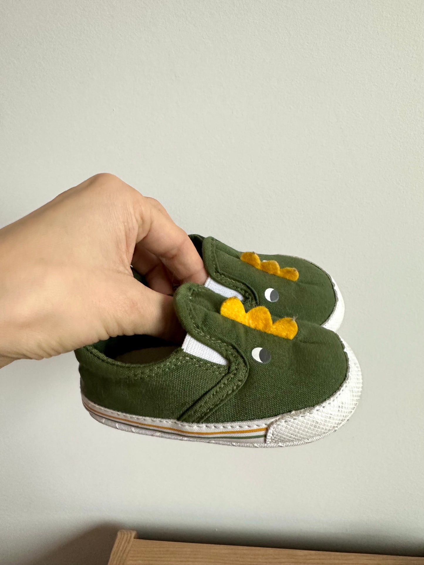 Green Dino Shoes / 6-9m