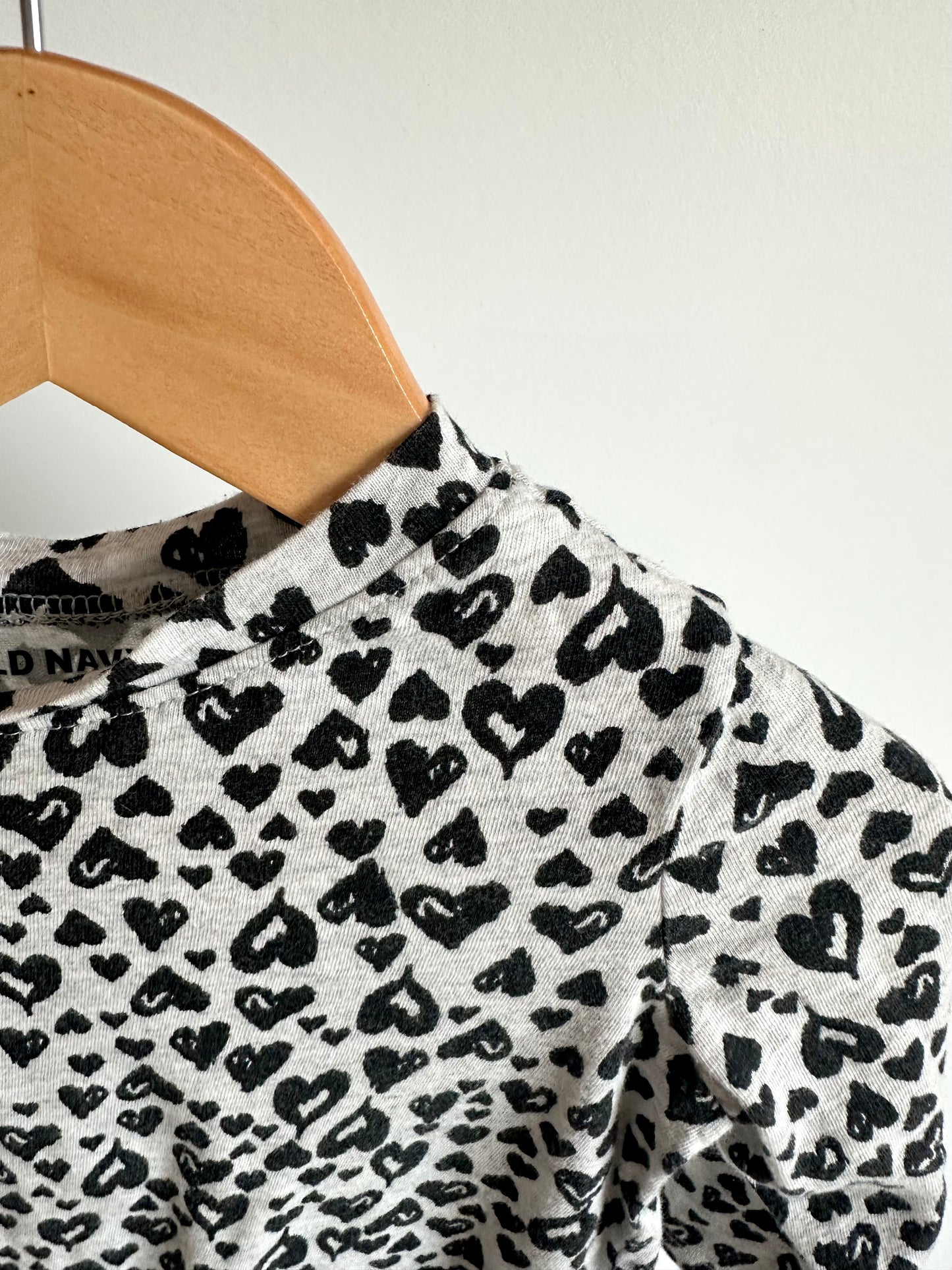 Black Hearts Pattern Long Sleeve Top / 2T