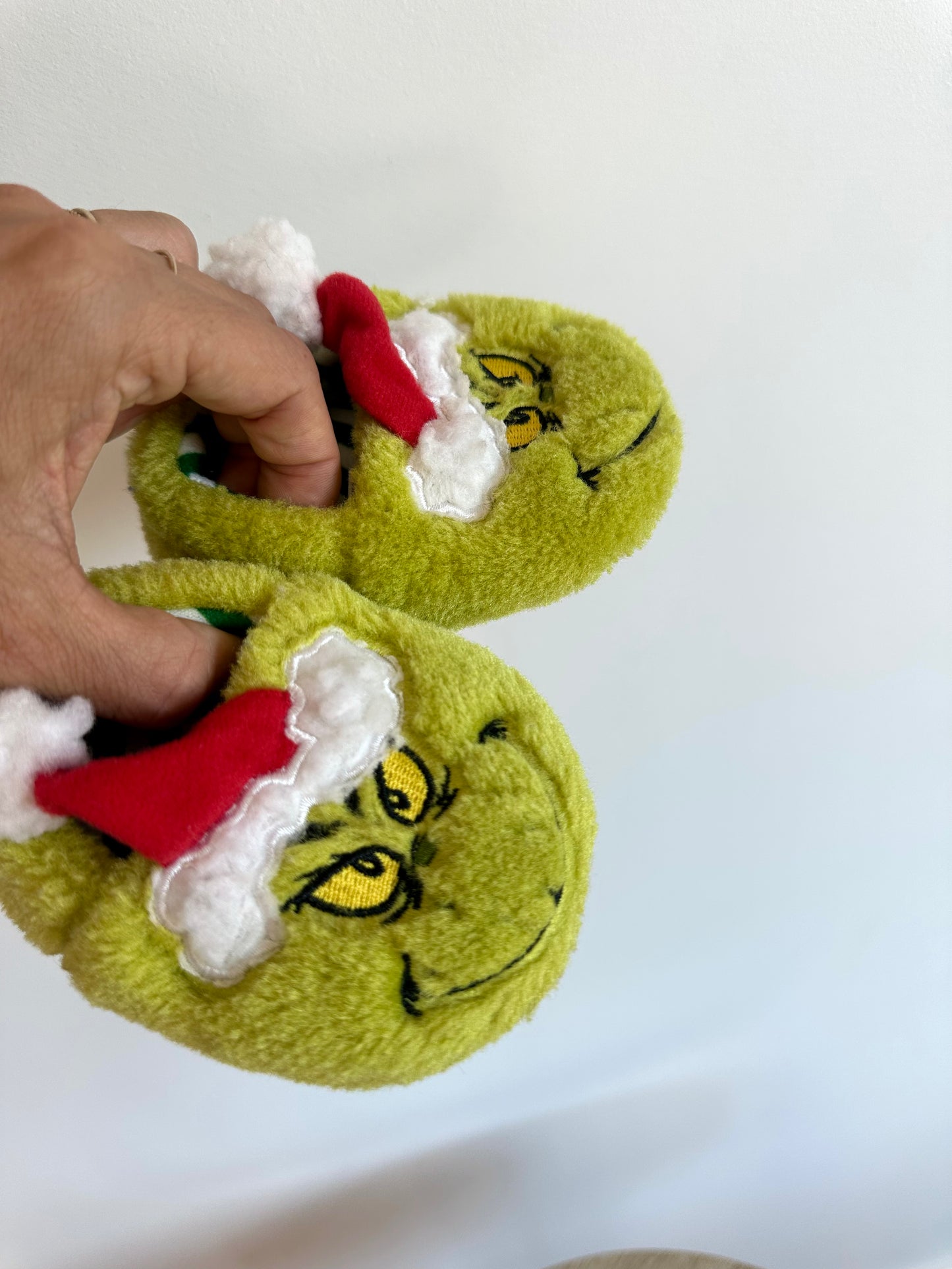 Grinch Slippers / Size 2 Infant