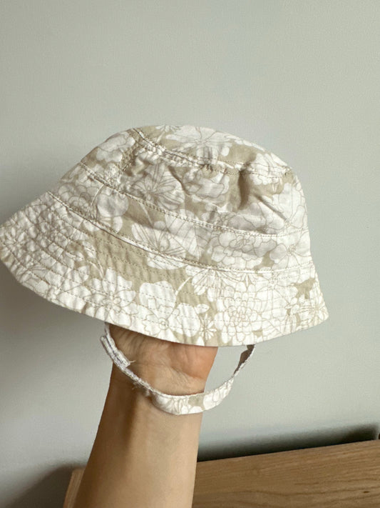 Beige Floral Strap Hat / 6-12m