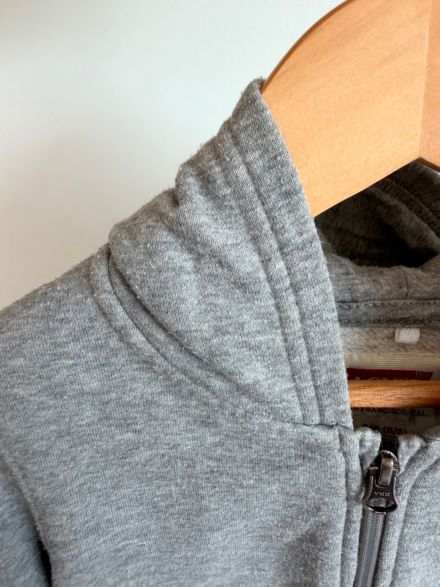 Levi's Grey Zippered Hoodie / 5-6 years
