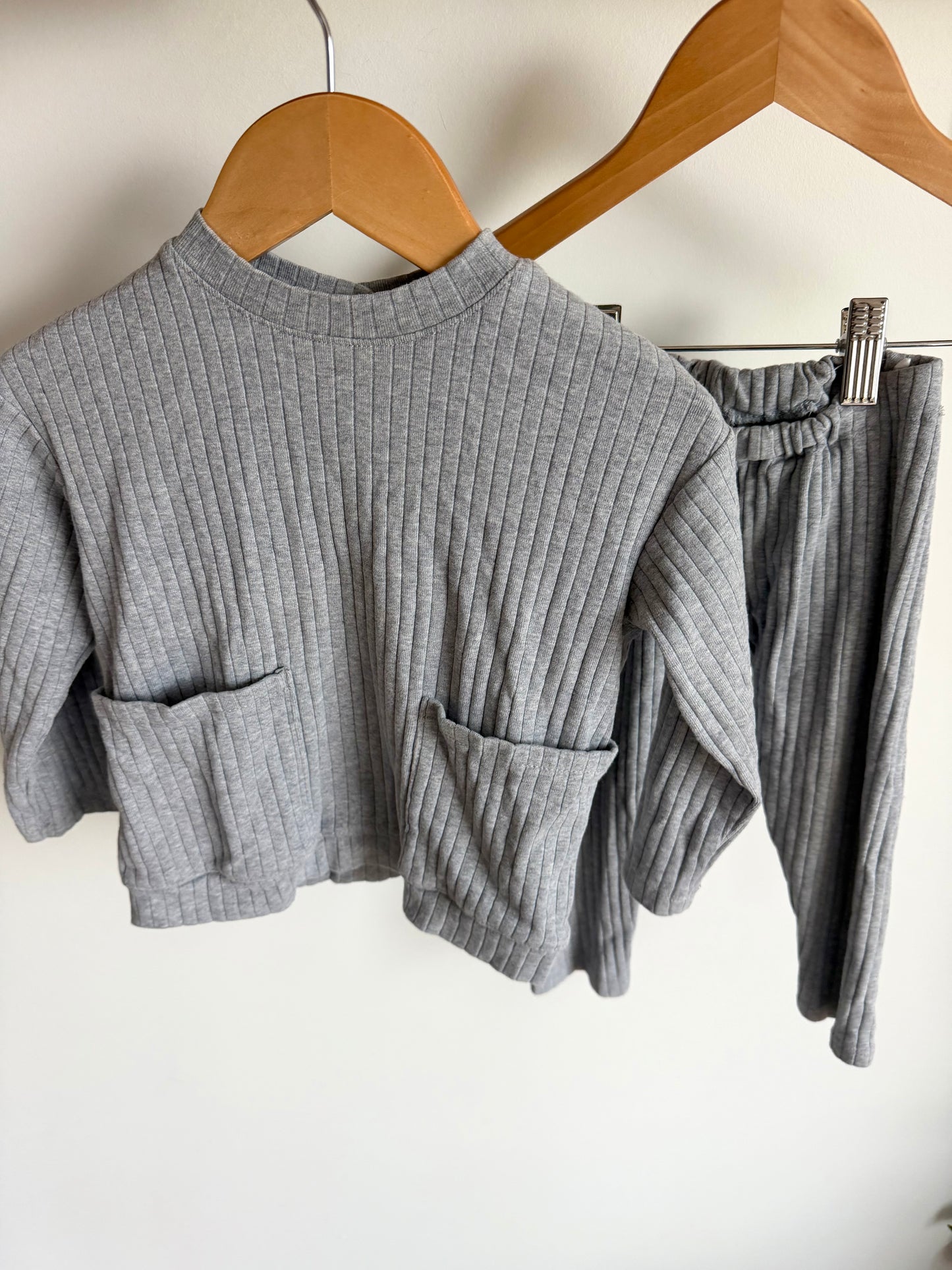 Grey Ribbed Pocket Top + Pants Set / 12-18m