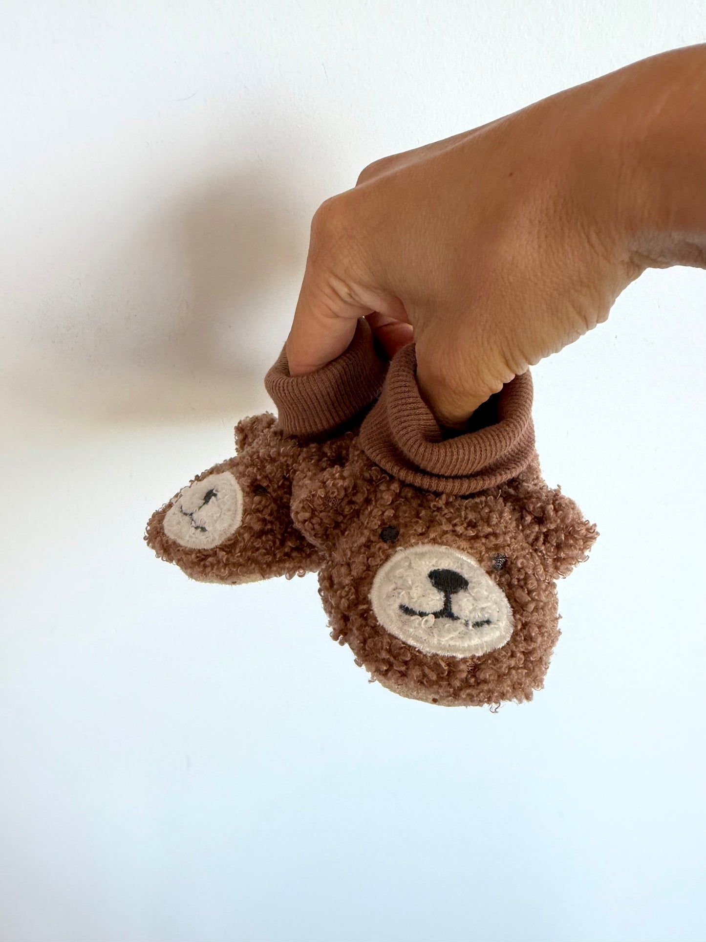 Fuzzy Teddy Slippers / 0-6m