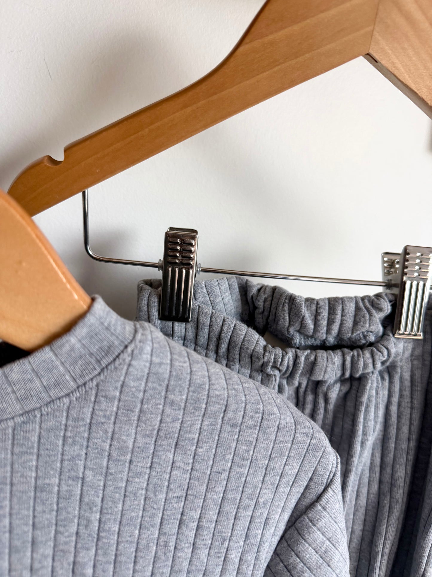 Grey Ribbed Pocket Top + Pants Set / 12-18m