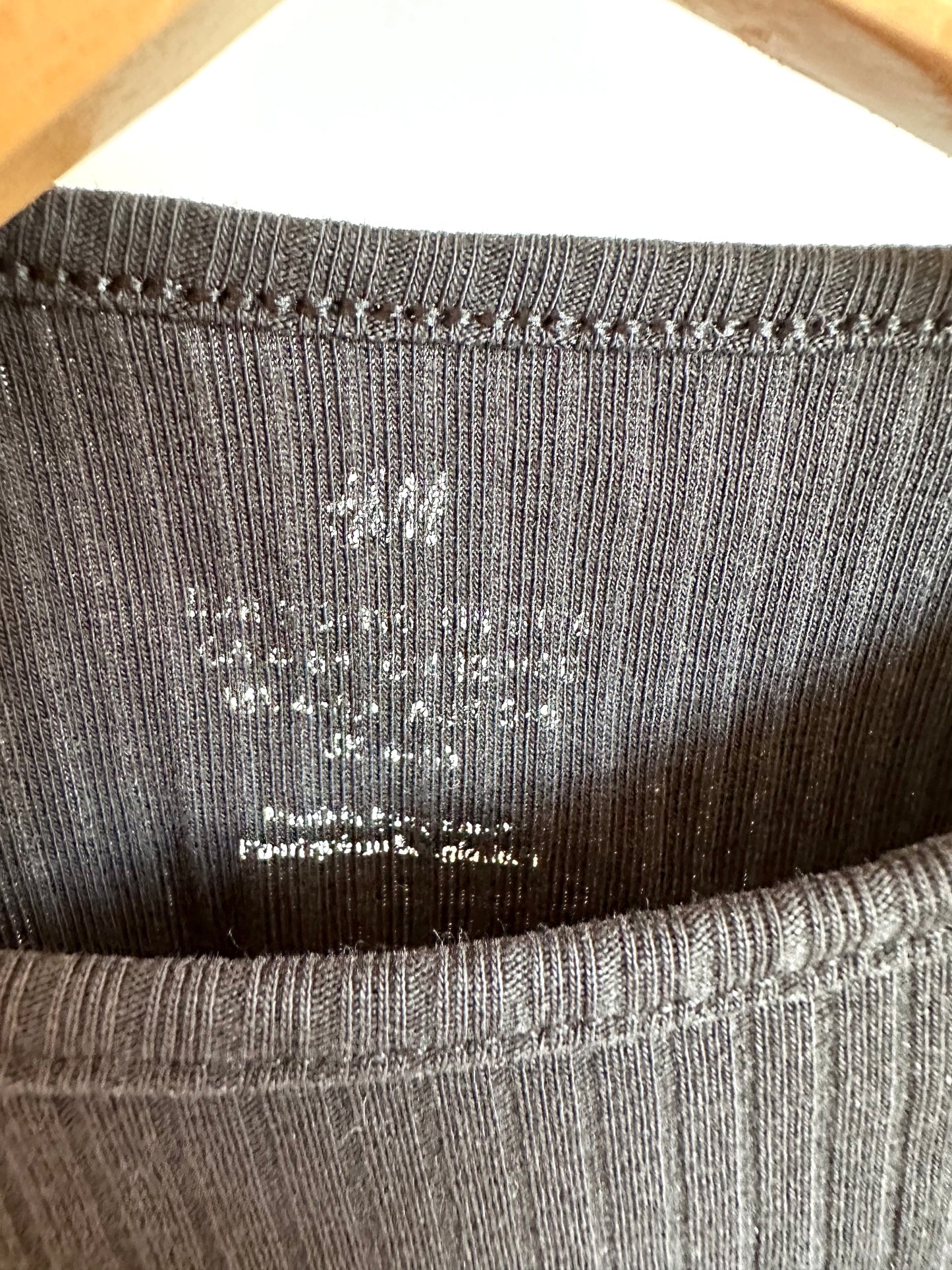 H&M Black Ribbed Ruffle Sleeve Top / 4-5 years