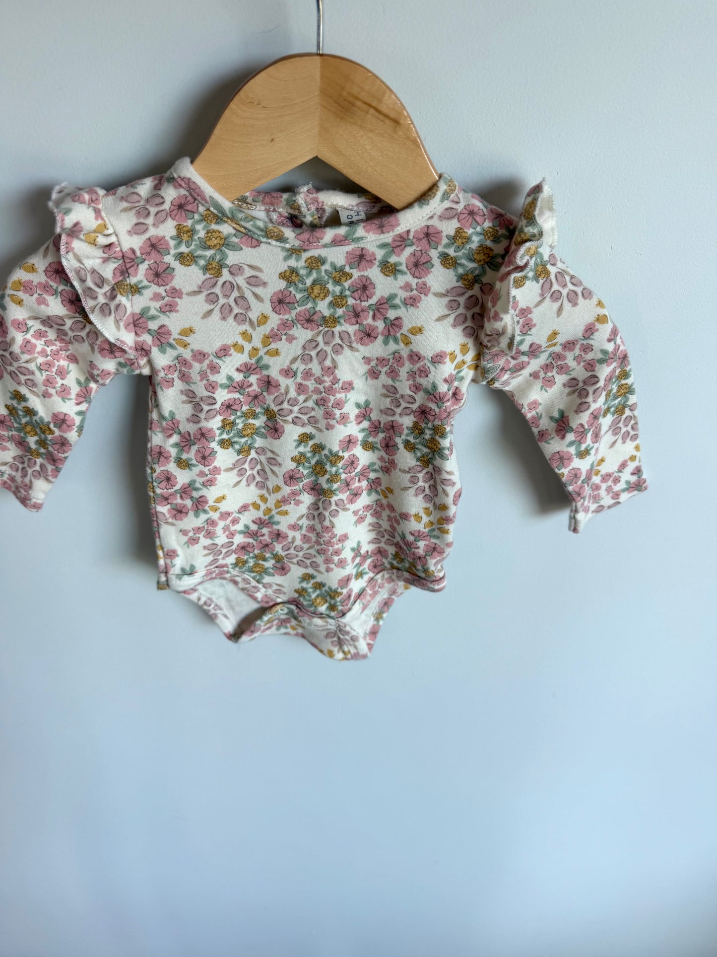 Set of 3 Ruffle Long Sleeve Bodysuits / 3-6m