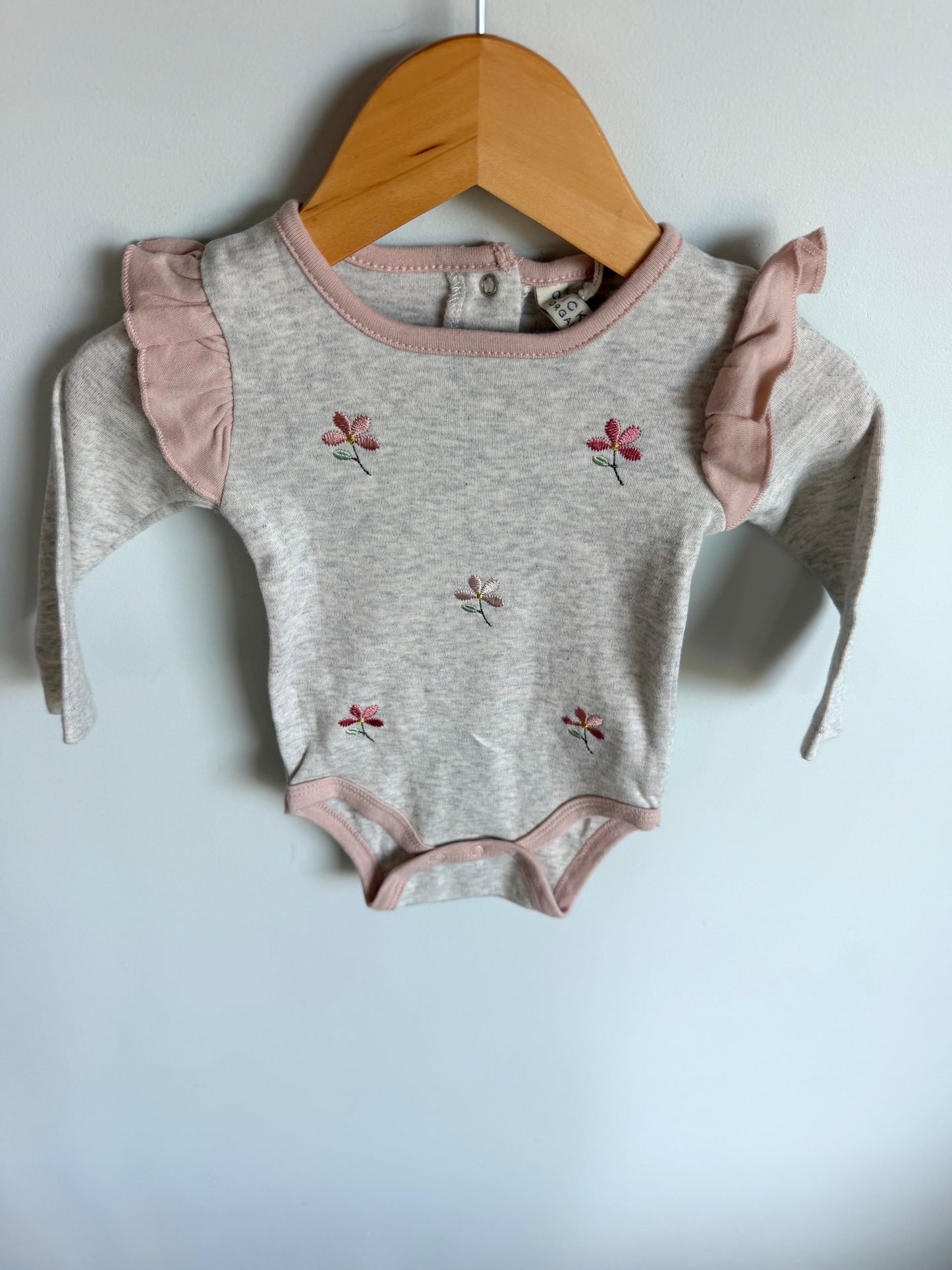 Set of 3 Ruffle Long Sleeve Bodysuits / 3-6m