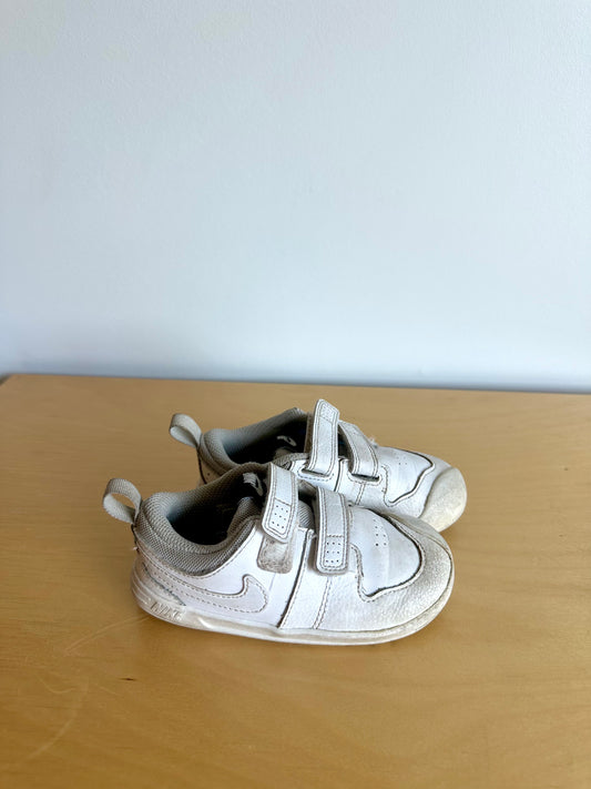 Nike White Velcro Shoes / Size 7.5-8 Toddler