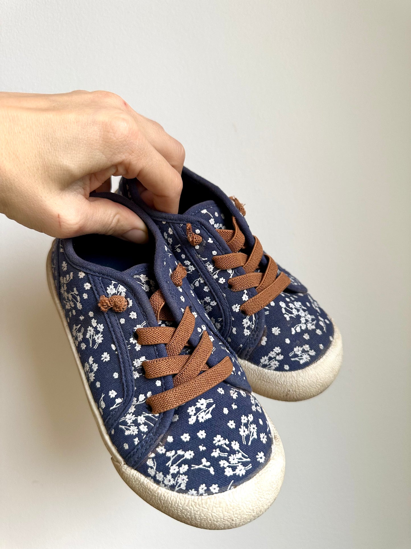 Navy Floral Shoes / Size 11 Little Kid (No Shipping)