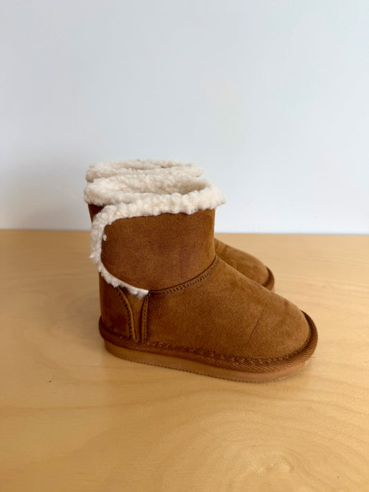 Tan Velcro Boots / Size 7 toddler