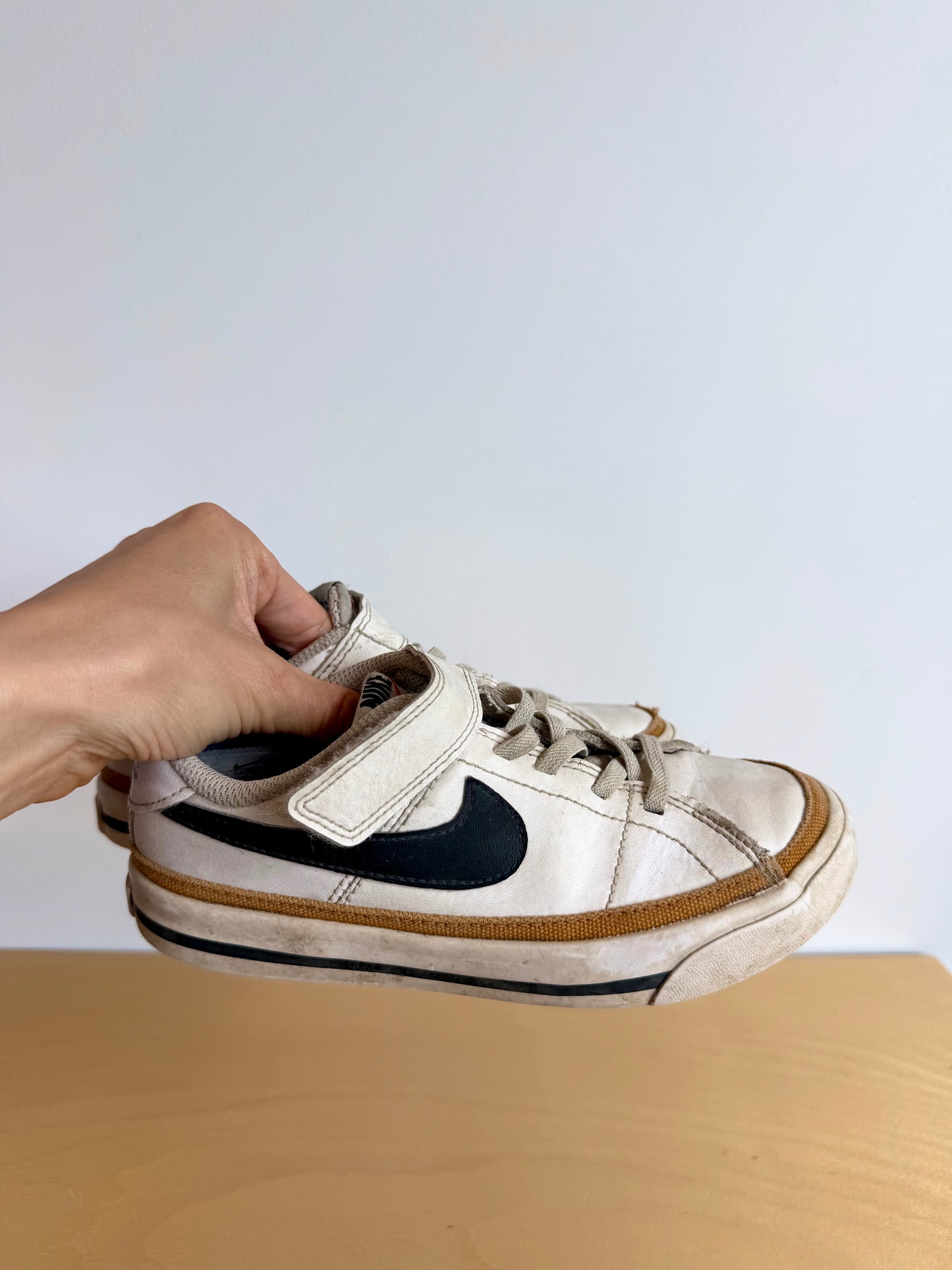 Nike Velcro Sneakers / Size 12 Little Kid