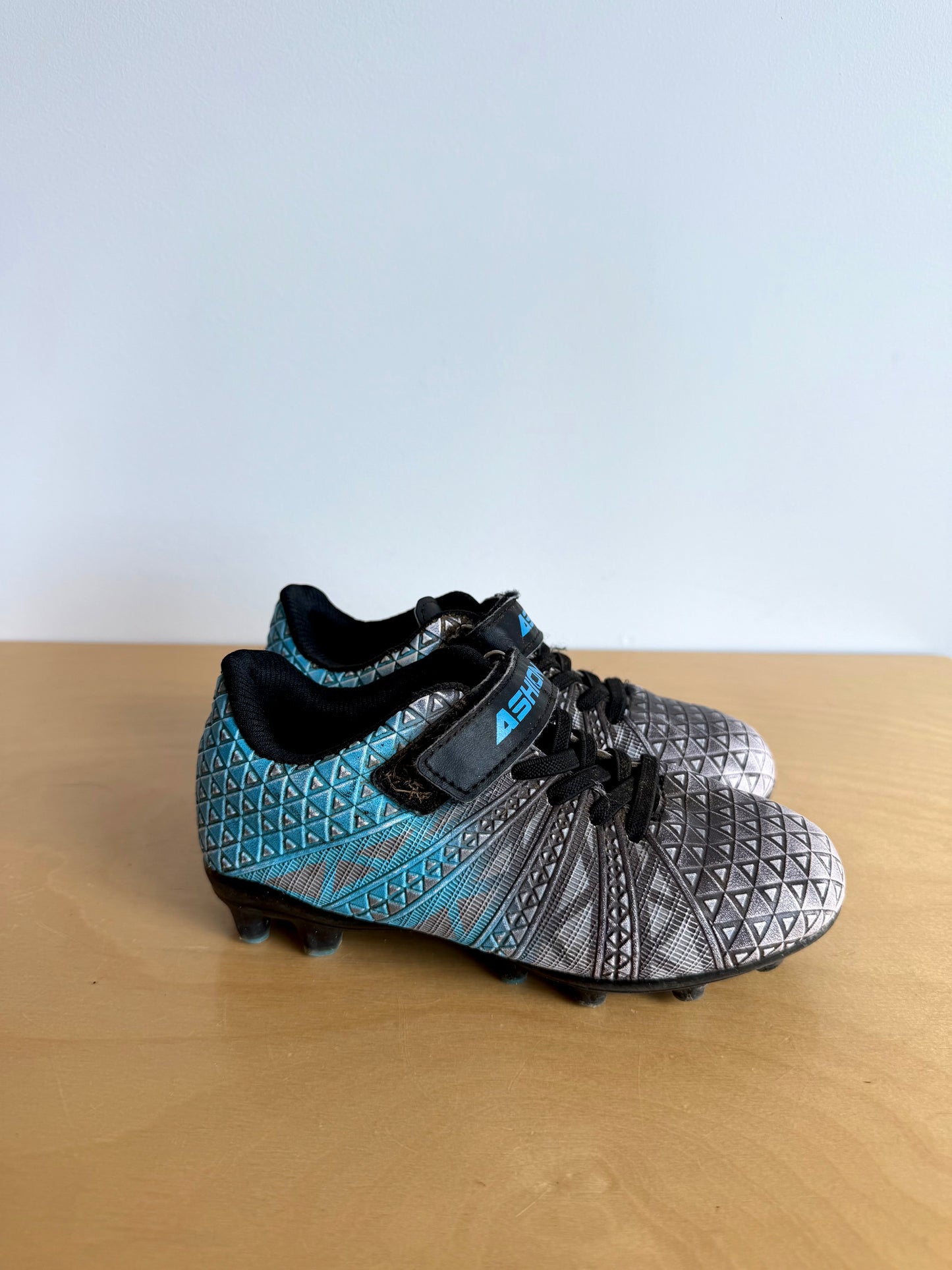 Ashion Soccer Cleats Shoes / Size 12 Little Kid