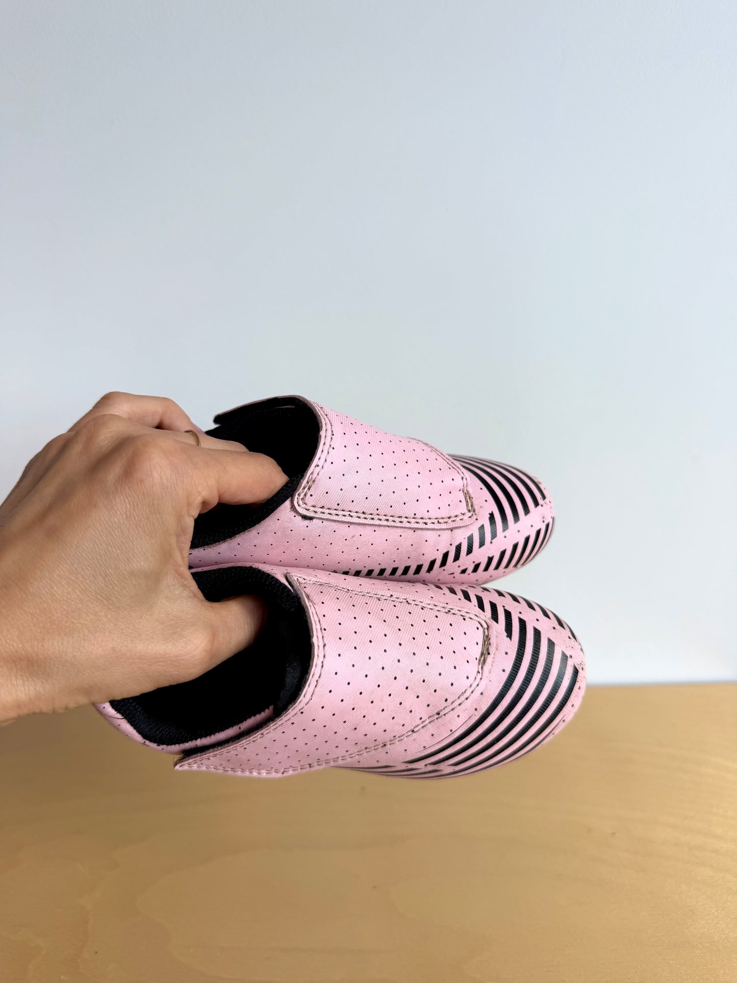Soccer Cleats Pink Shoes / Size 6 toddler