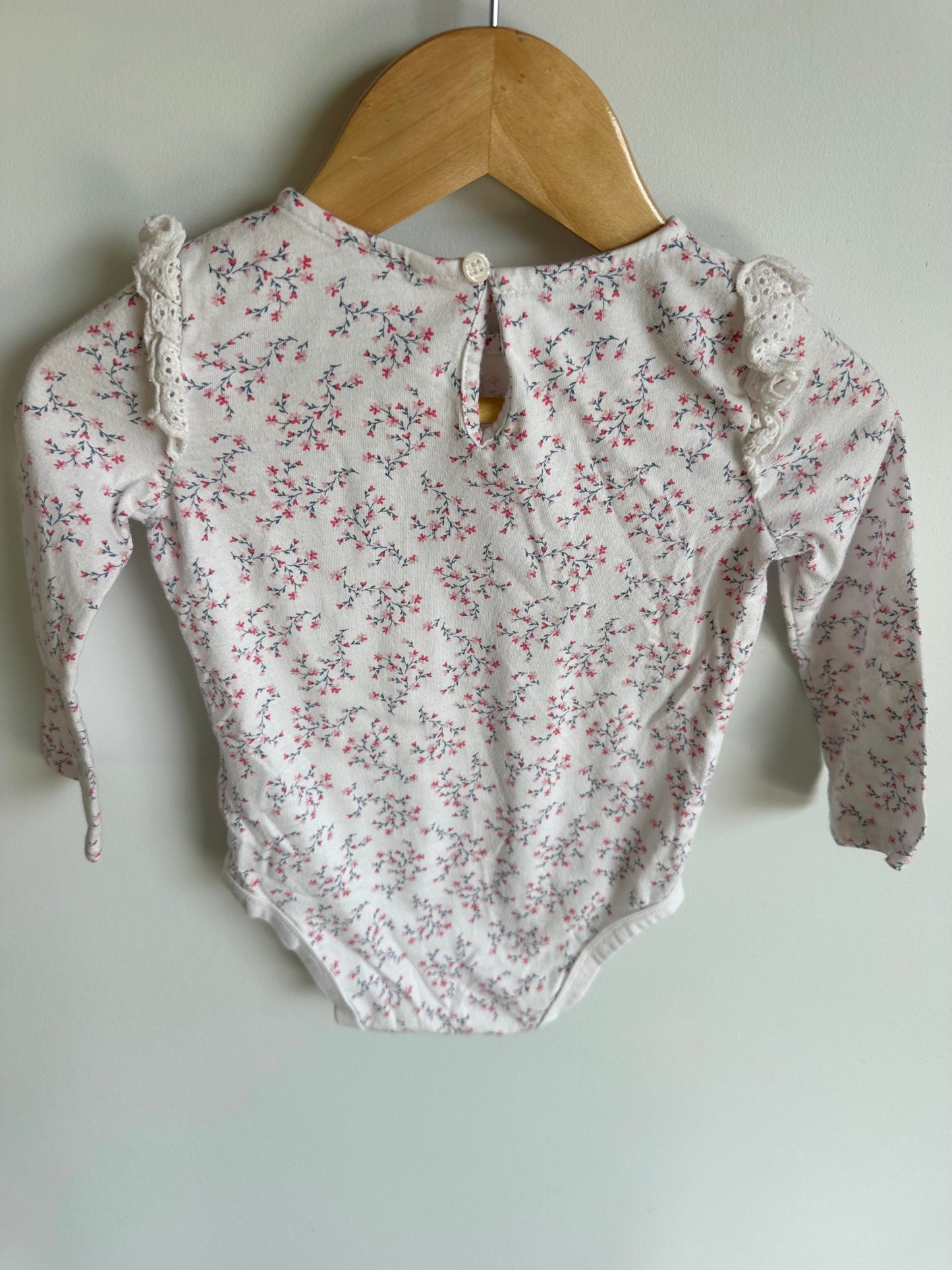 White Floral Bodysuit with Ruffle Trim / 18m