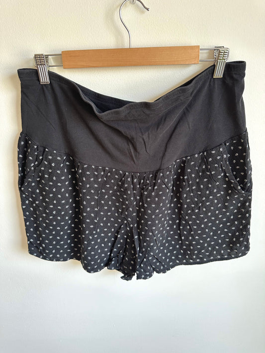 Black Lightweight Maternity Shorts / Large