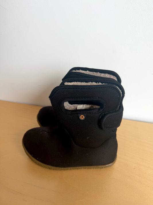 Bogs Black Boots (PLAY)/ Size 8 Toddler (No Shipping)