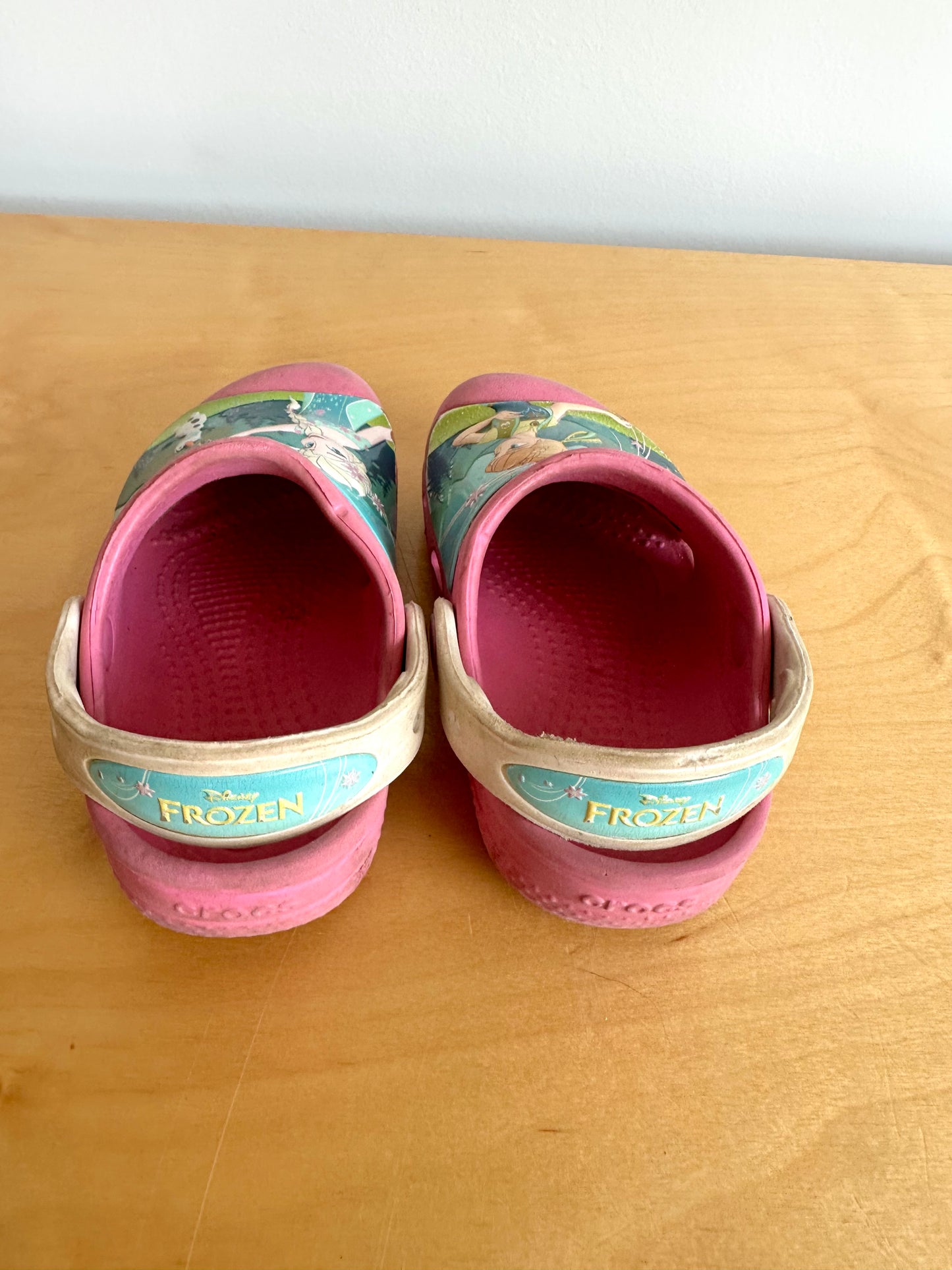 Frozen Crocs / Size 8-9 Toddler