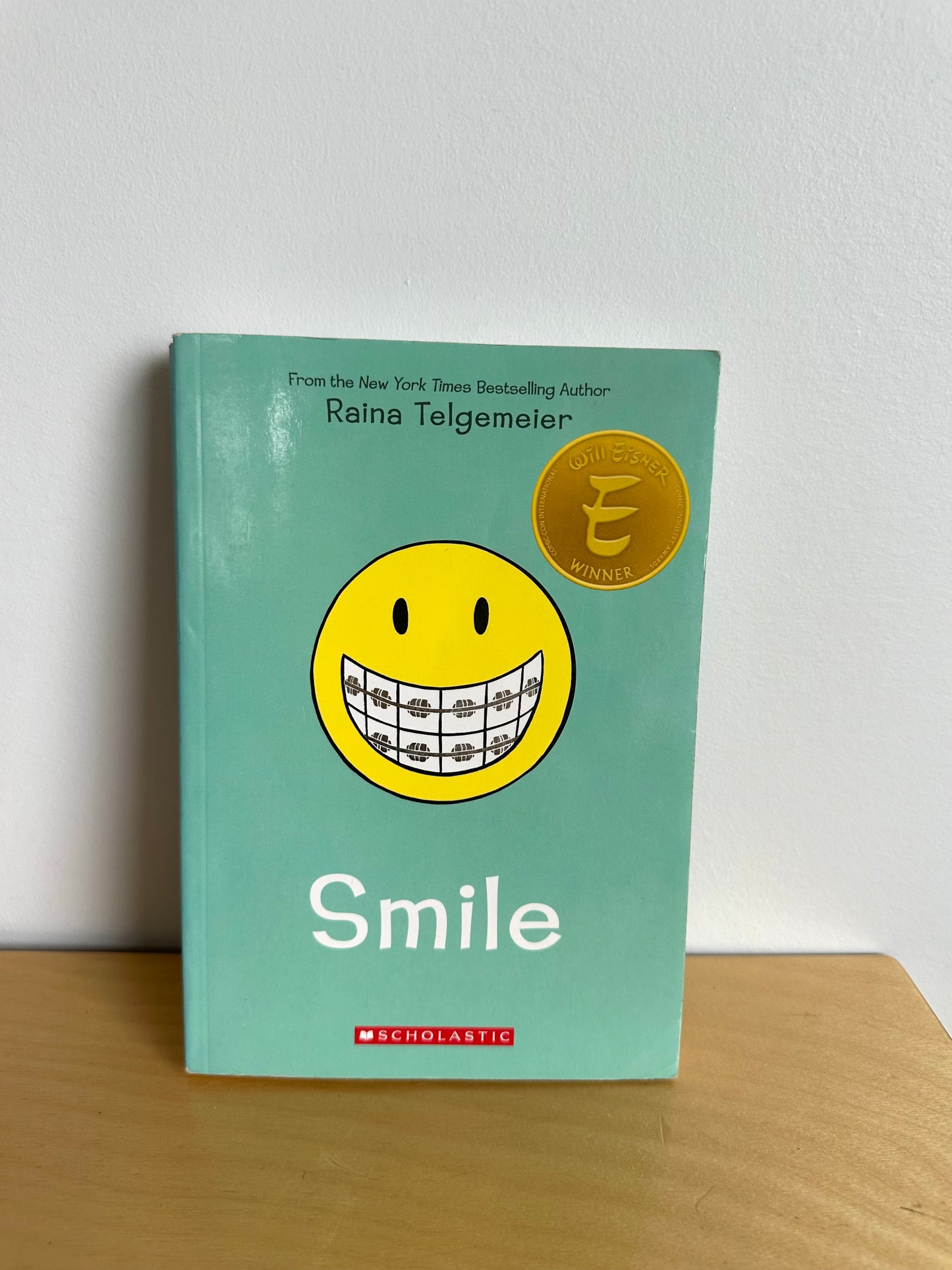 Smile: A Graphic Novel Book / 8-12 years