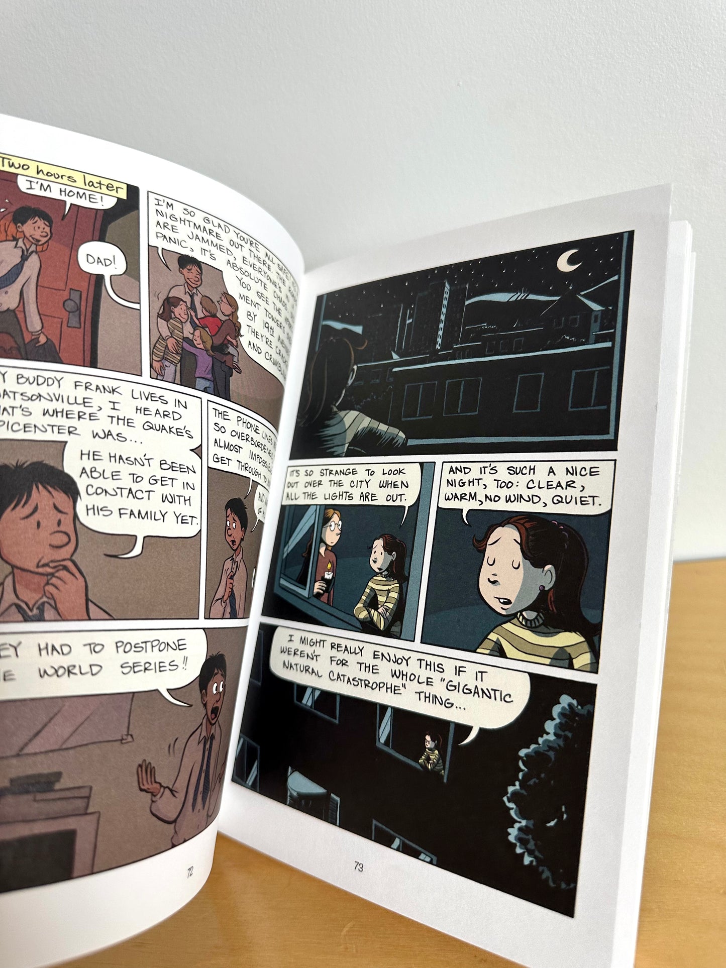 Smile: A Graphic Novel Book / 8-12 years