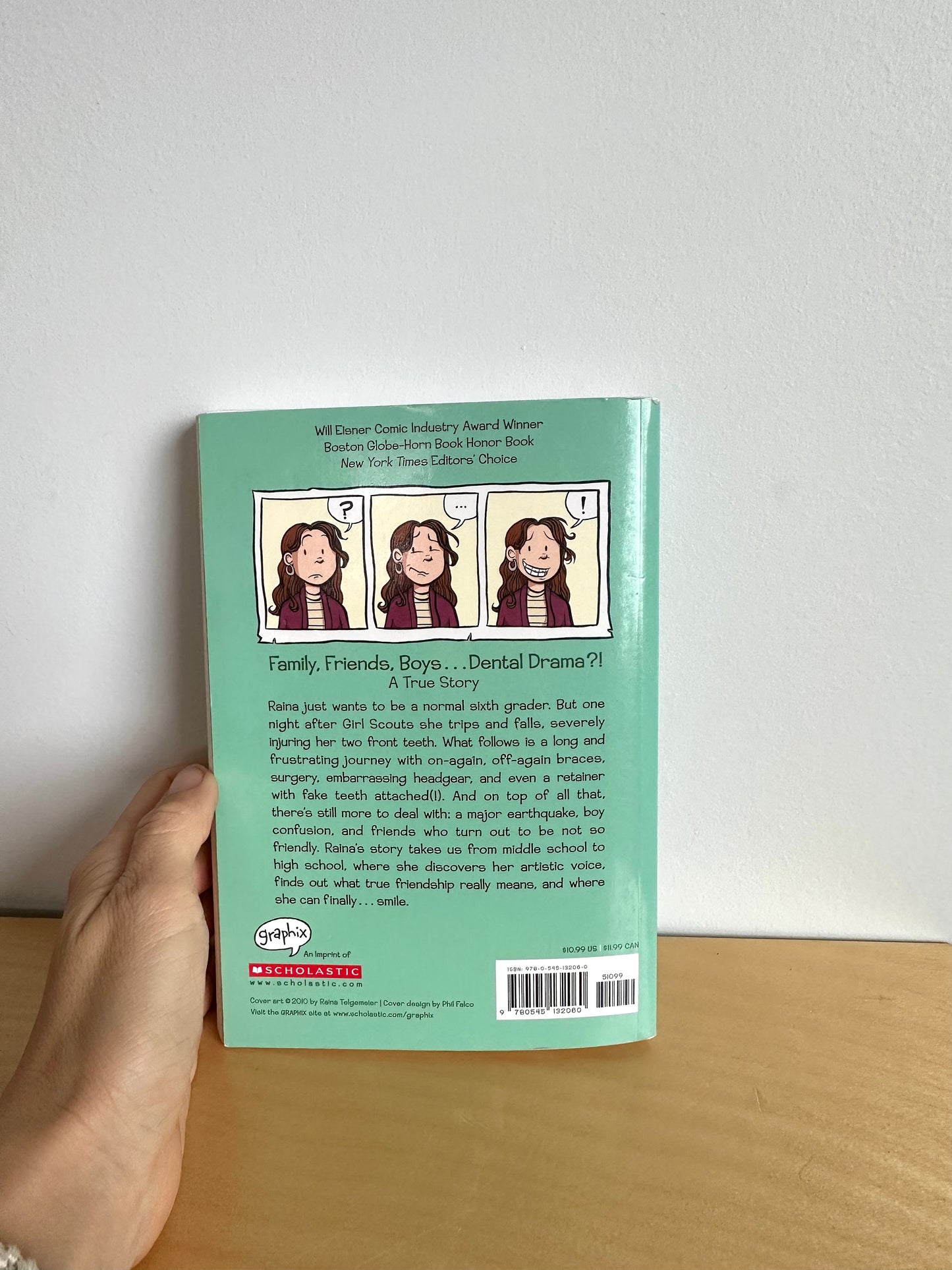 Smile: A Graphic Novel Book / 8-12 years