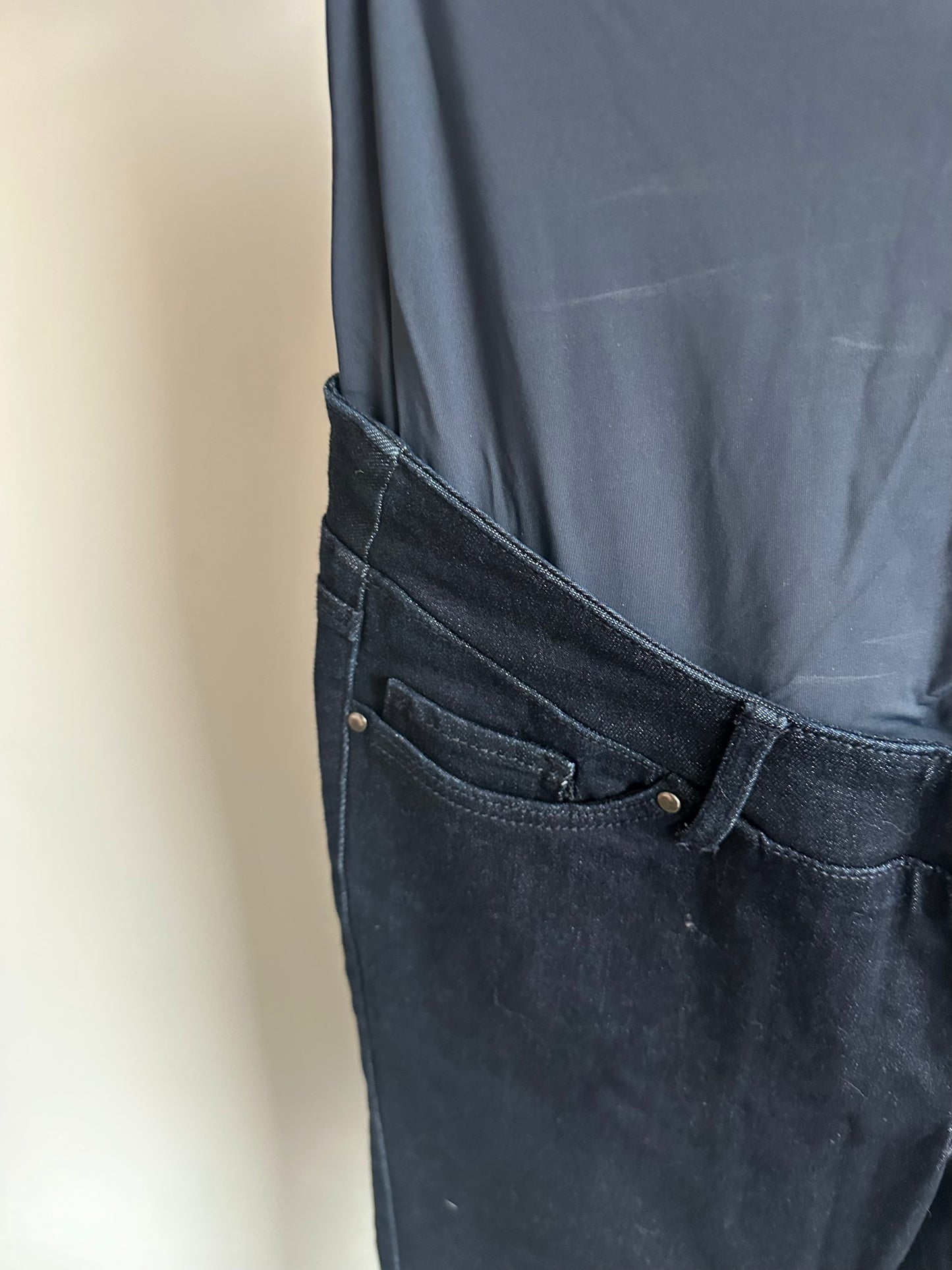 Maternity Dark Wash Jeans / Small