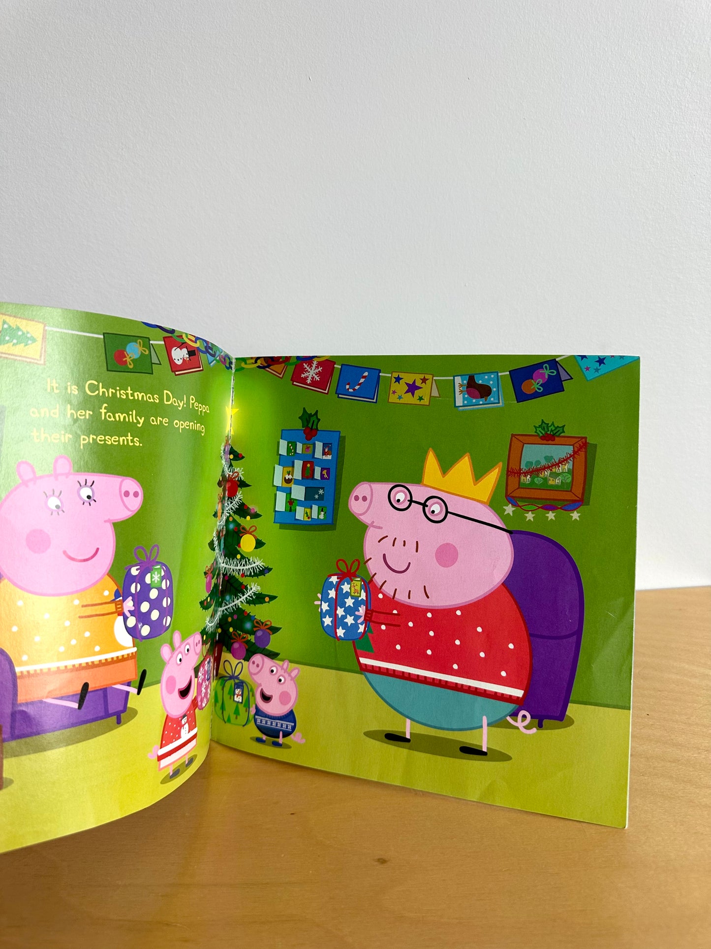 Merry Christmas Peppa! Book / 2-5 years