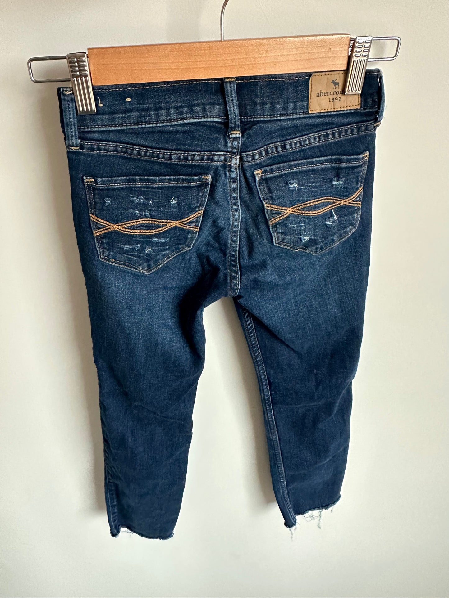 Distressed Super Skinny Jeans / 9-10 years