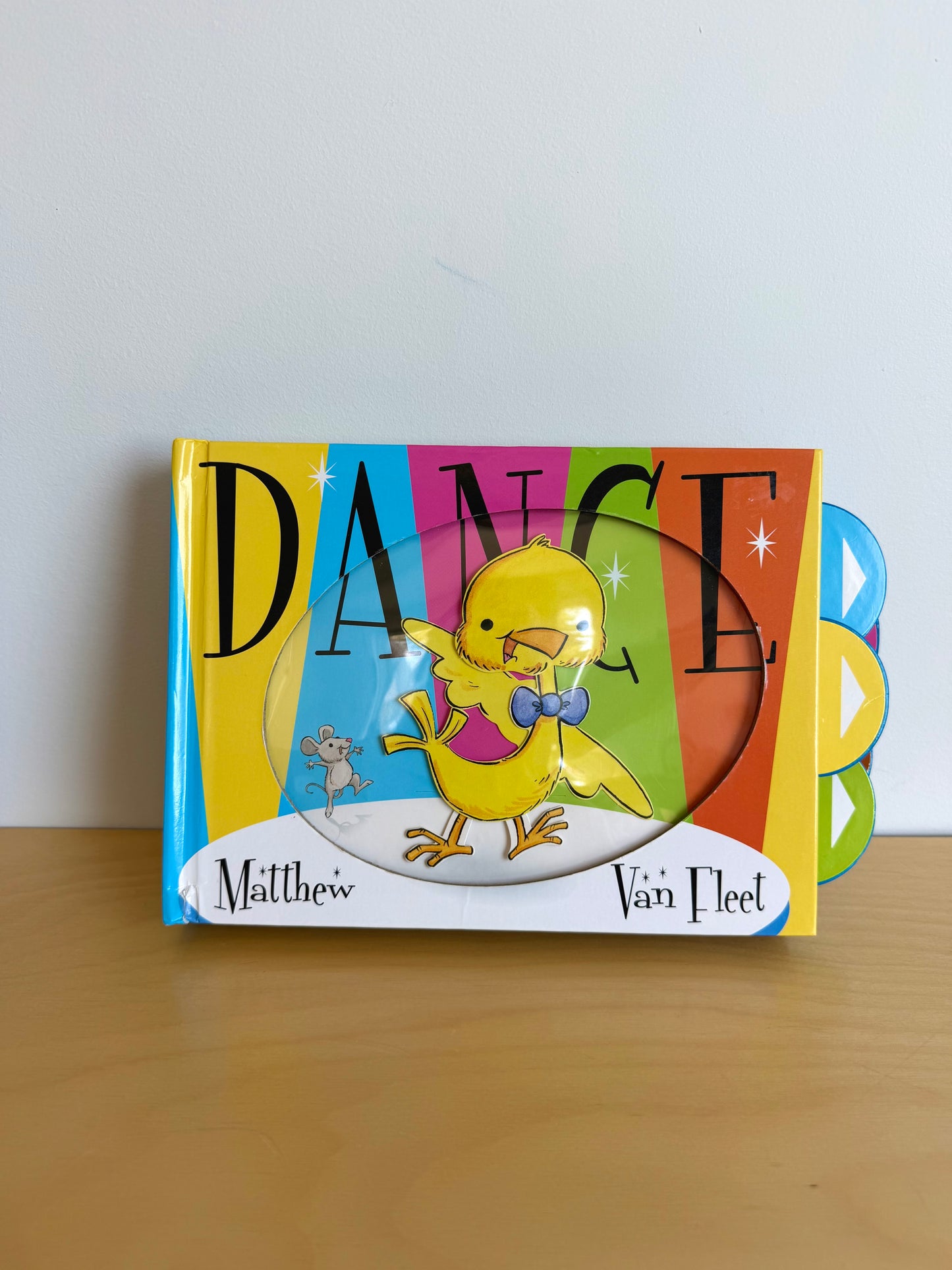 Dance Pull Tab Book / 0-3 years (No Shipping)