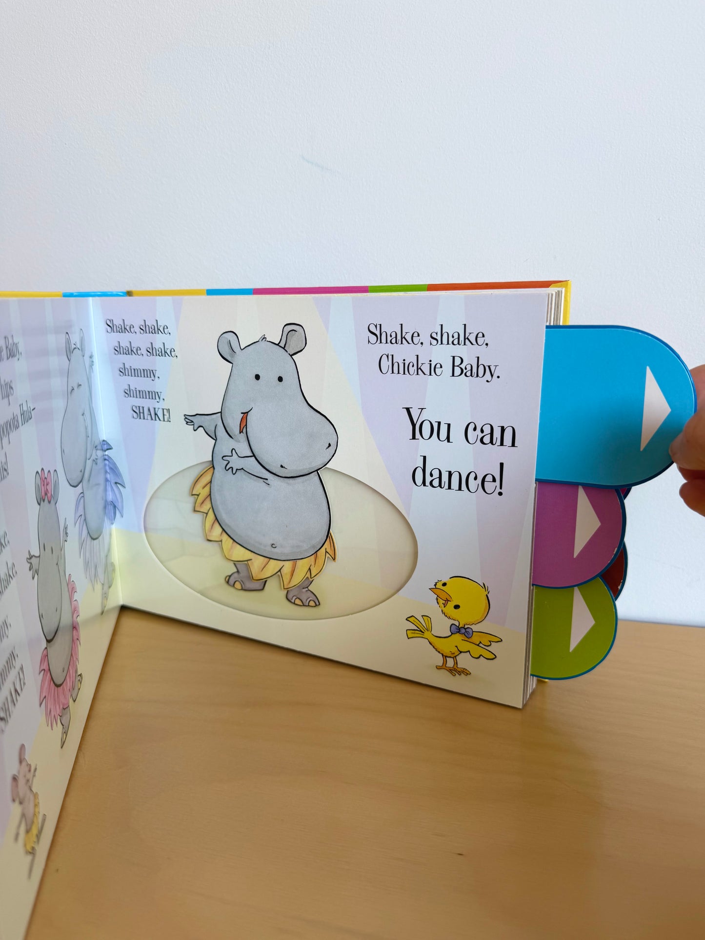 Dance Pull Tab Book / 0-3 years (No Shipping)
