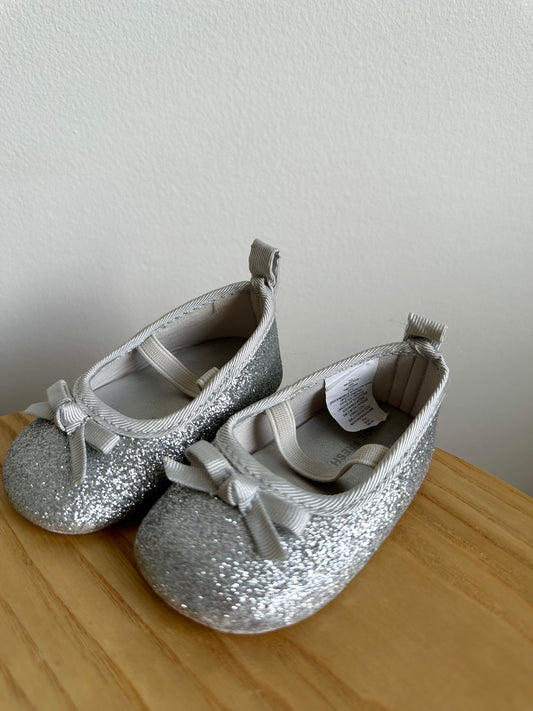 Silver Shoes with Bow / Size 1 Infant