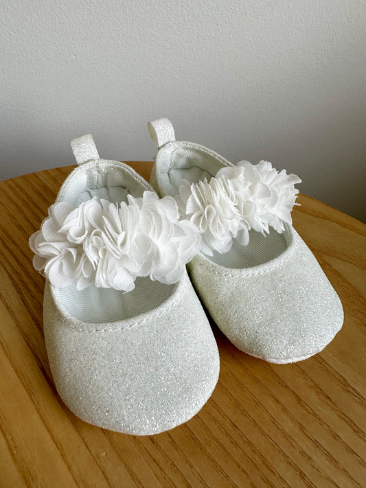 White Sparkly Frill Shoes / 0-3m