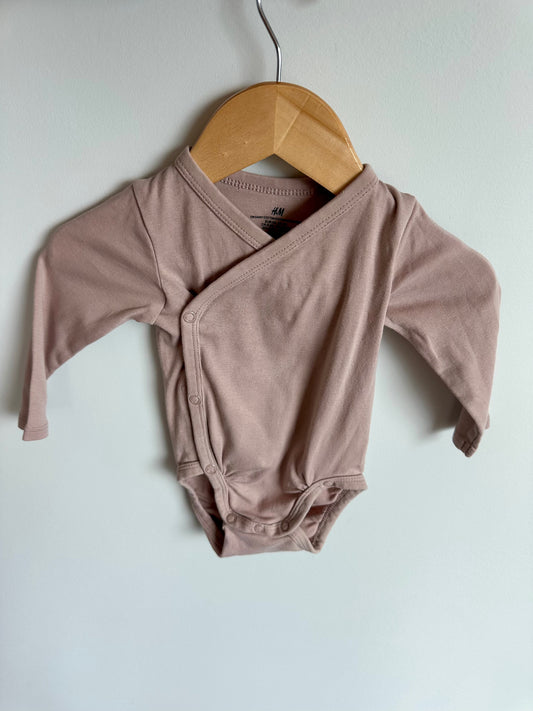 H&M Organic Side Snap Bodysuit / 4-6m