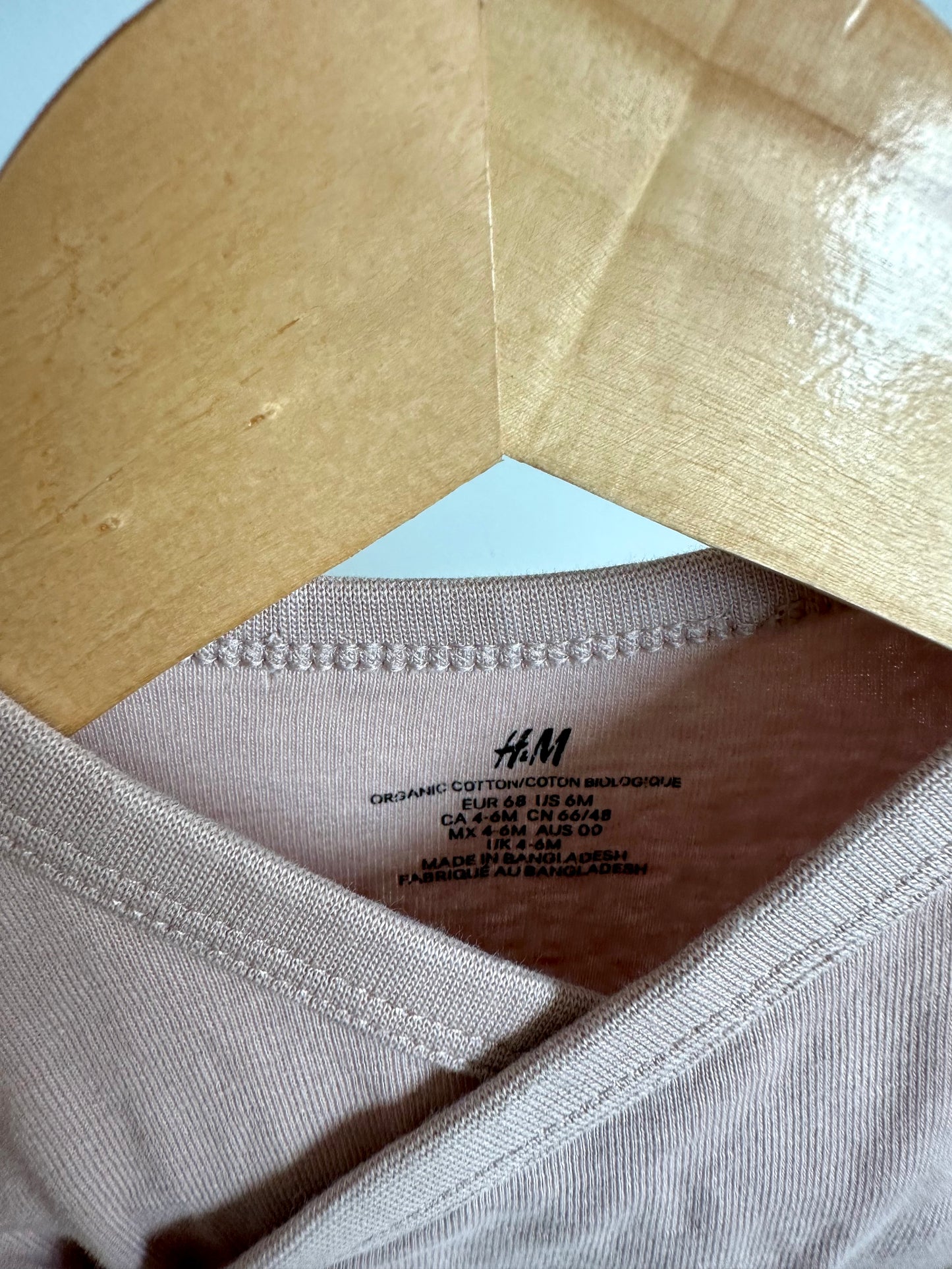 H&M Organic Side Snap Bodysuit / 4-6m
