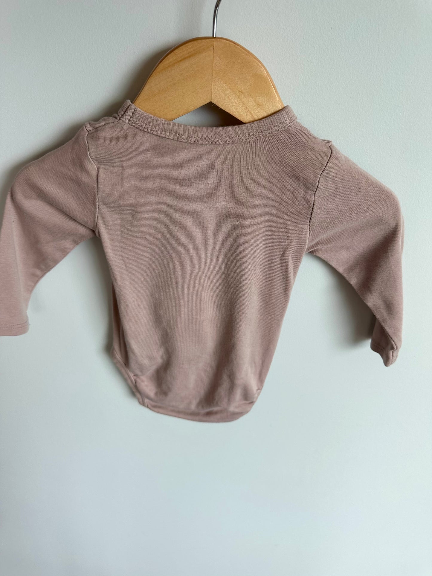 H&M Organic Side Snap Bodysuit / 4-6m