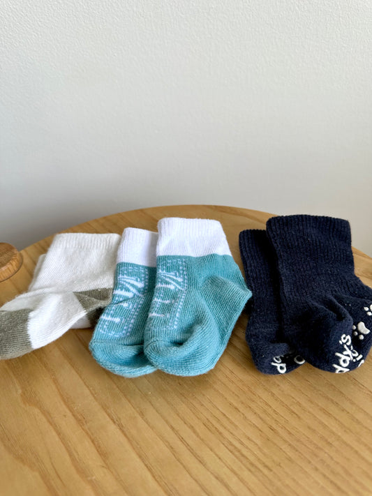 Pair of 3 Variety Socks / 0-3m