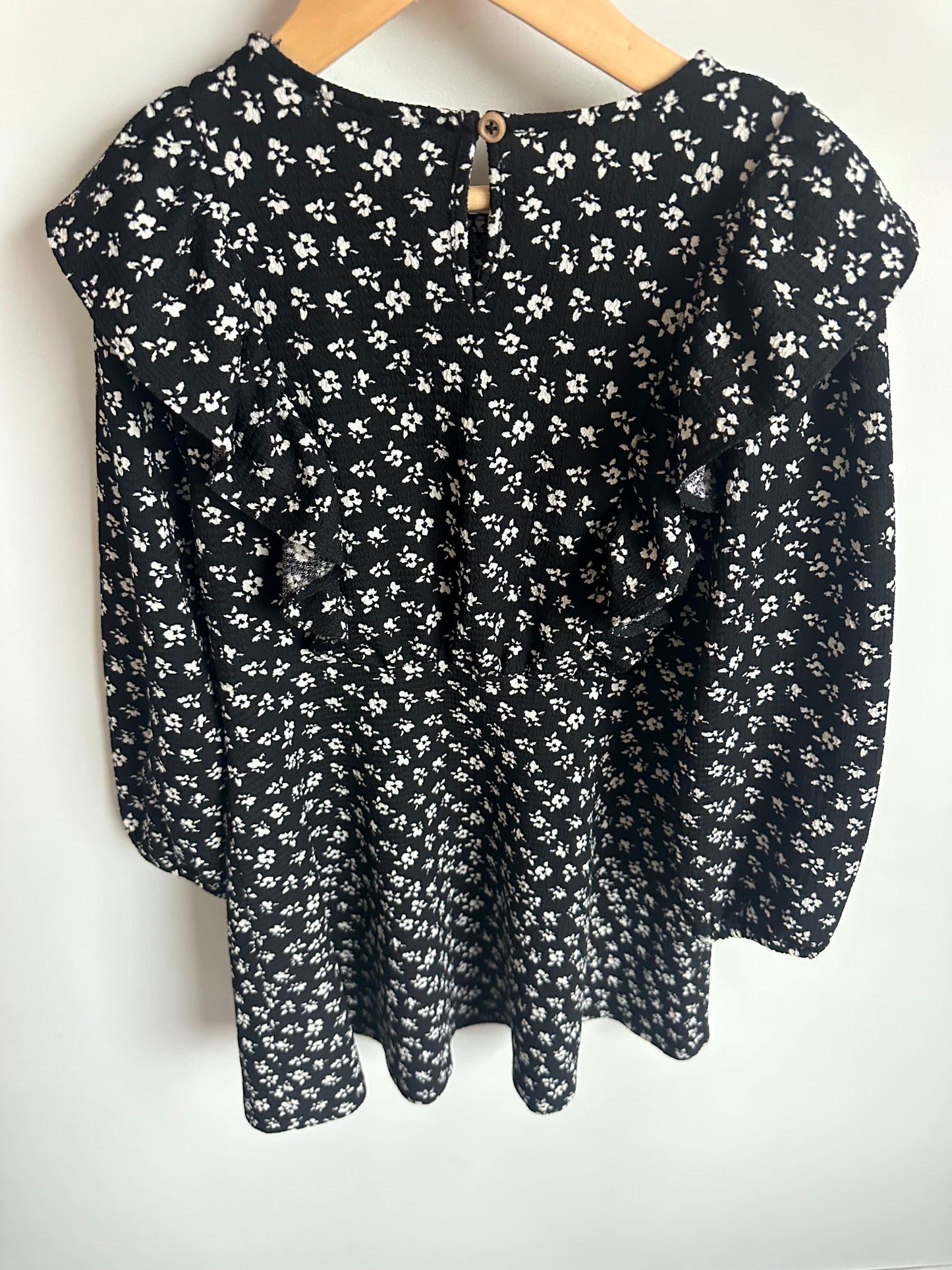 Floral Black + White Long Sleeve Dress / 8 years