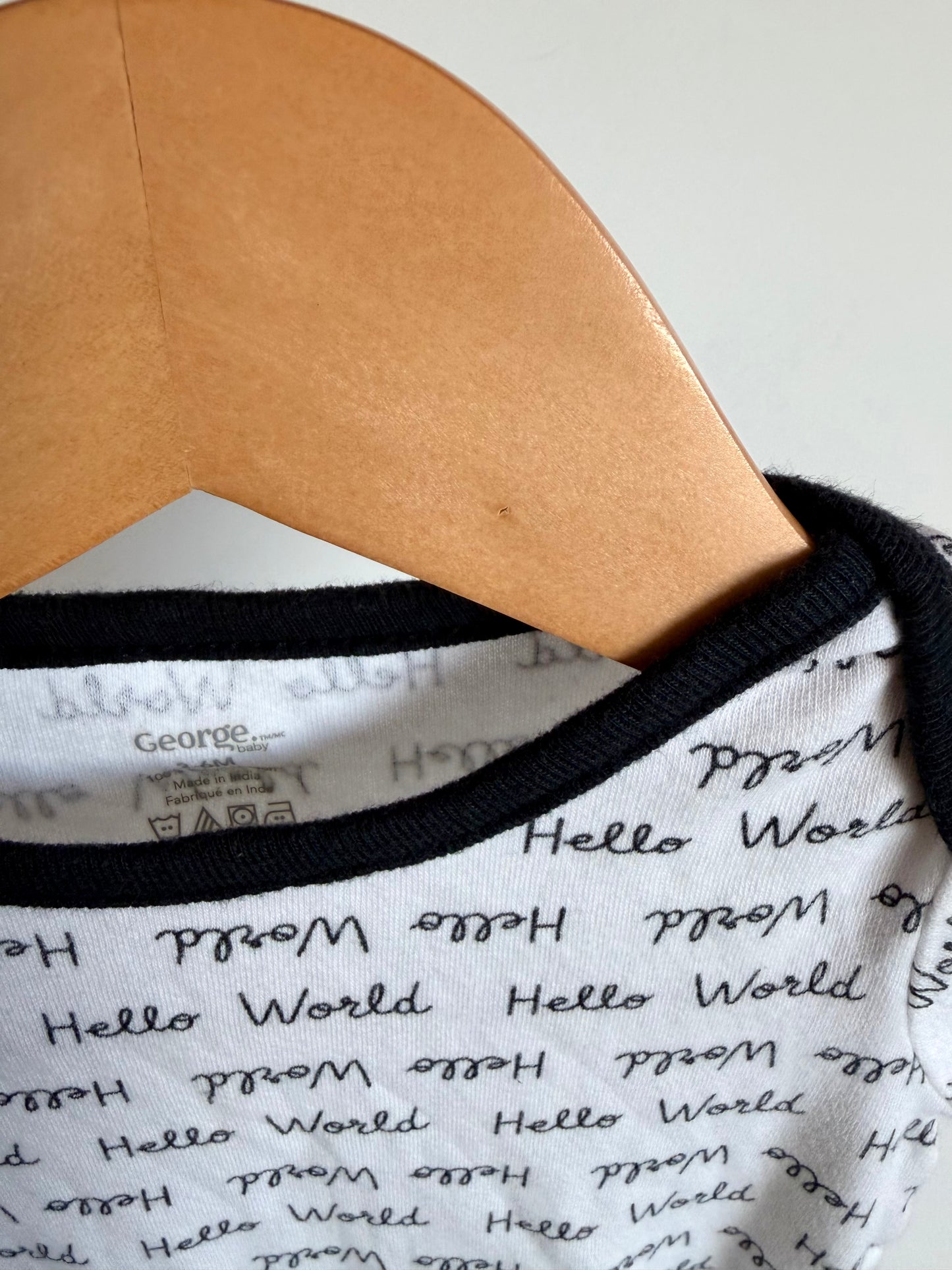 Hello World Bodysuit / 3-6m