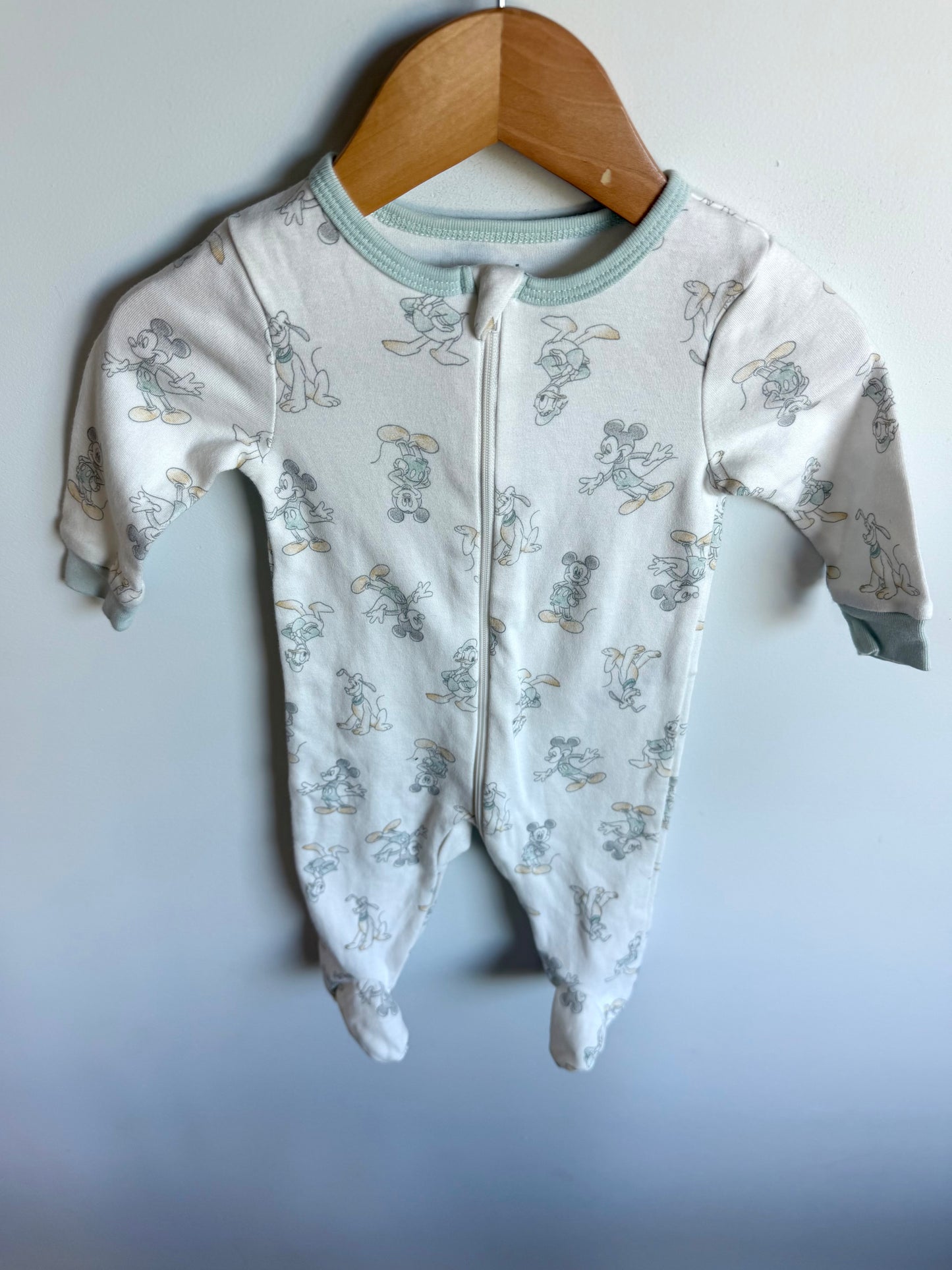 Mickey + Friends White Sleeper / 3-6m