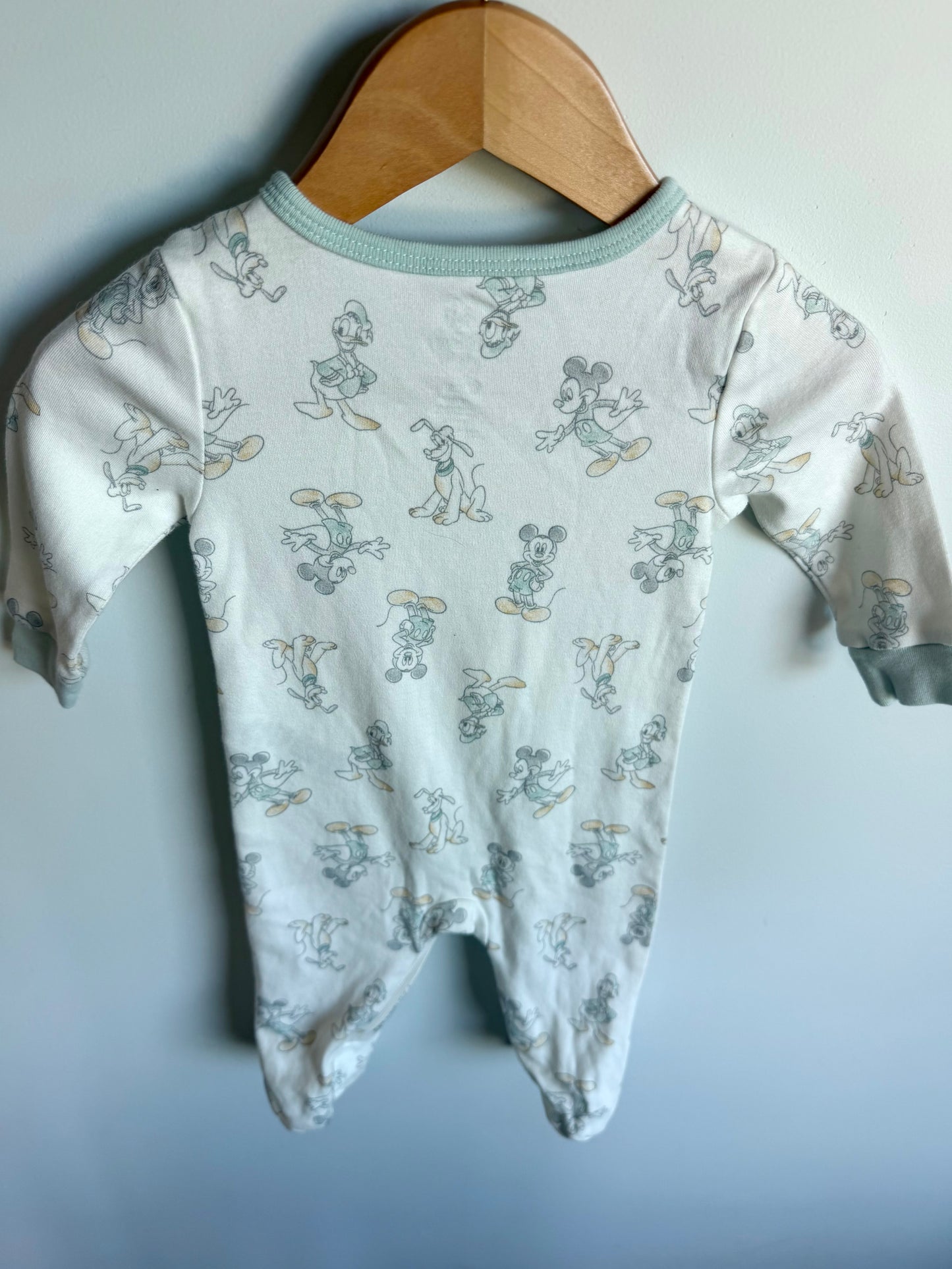 Mickey + Friends White Sleeper / 3-6m