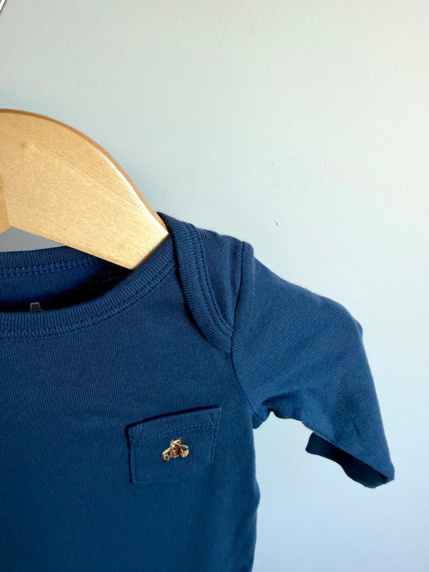Gap Navy Long Sleeve Bodysuit / 3-6m