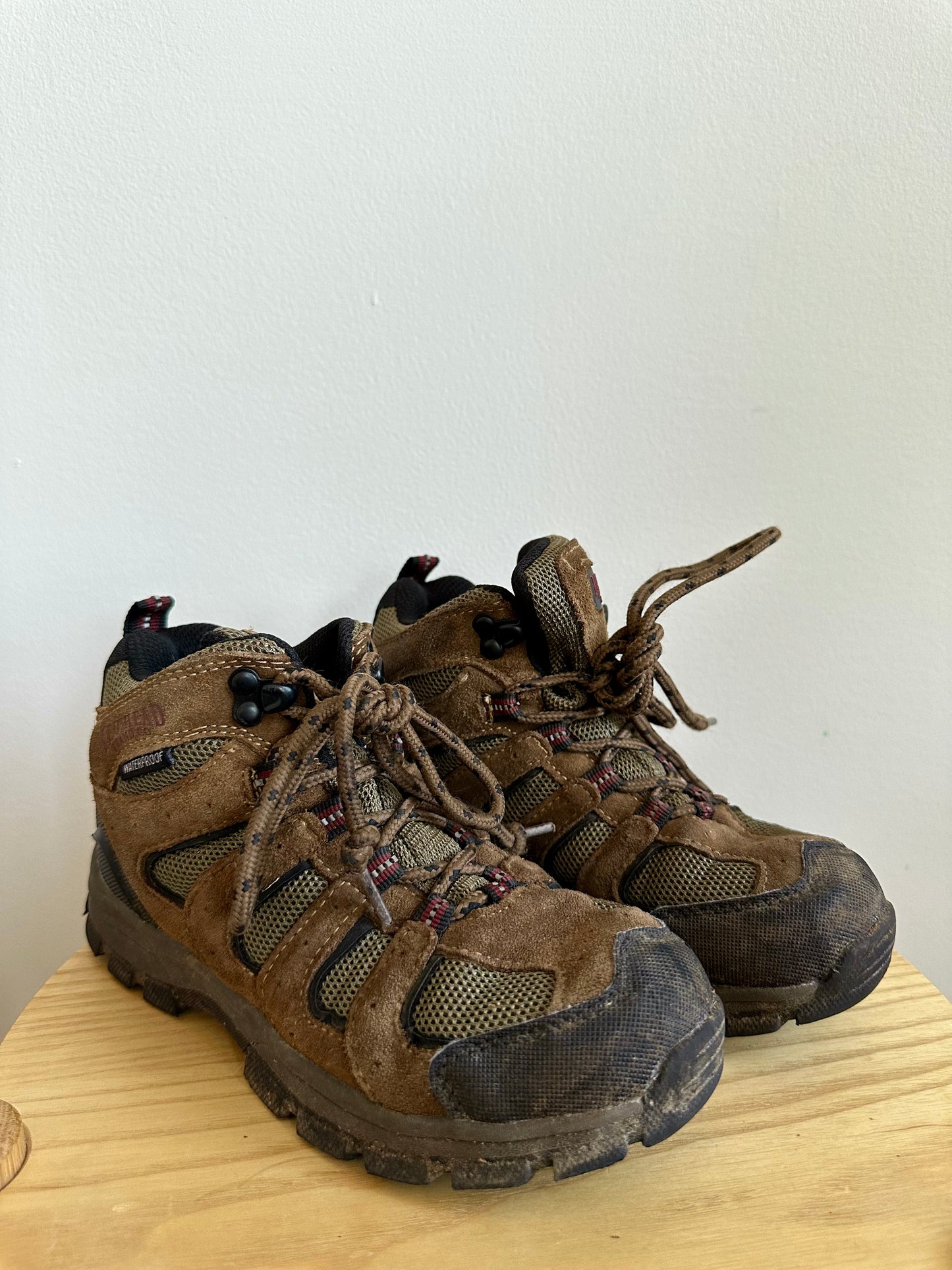 Hiking Boots Brown / Size 3 Big Kid (No Shipping)