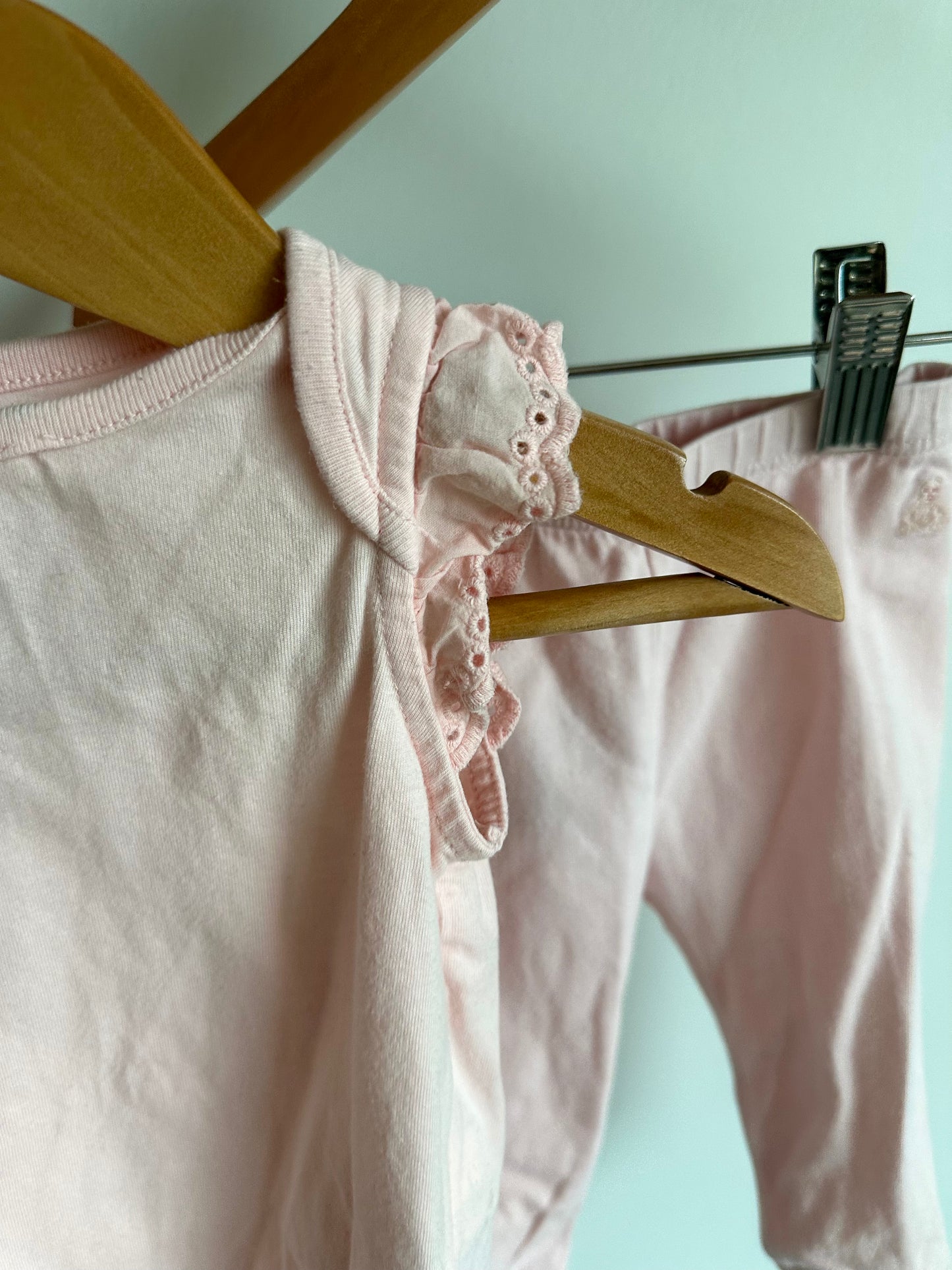 Gap Pink Bodysuit Ruffle Sleeve + Panats Set / 3-6m