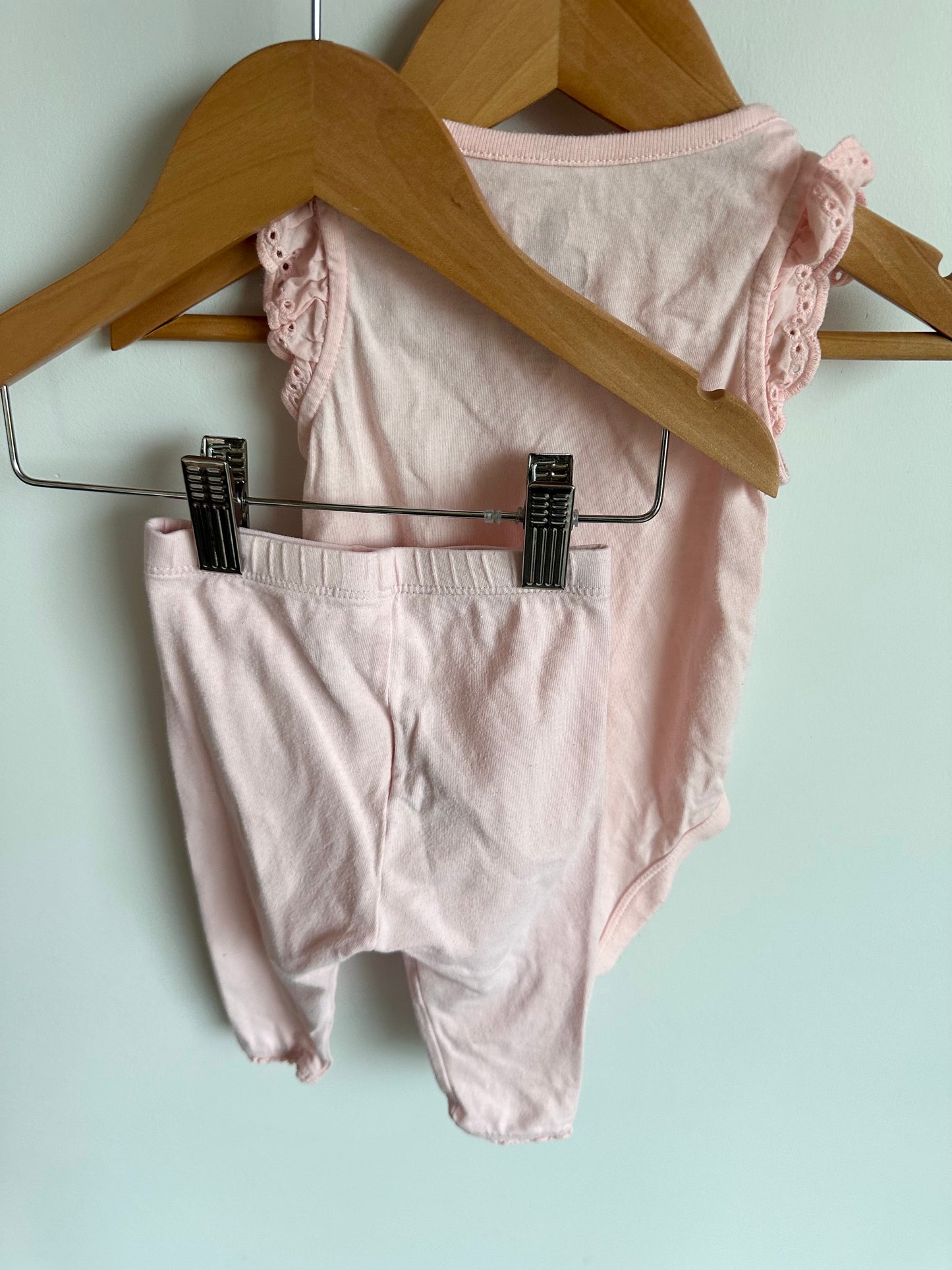 Gap Pink Bodysuit Ruffle Sleeve + Panats Set / 3-6m