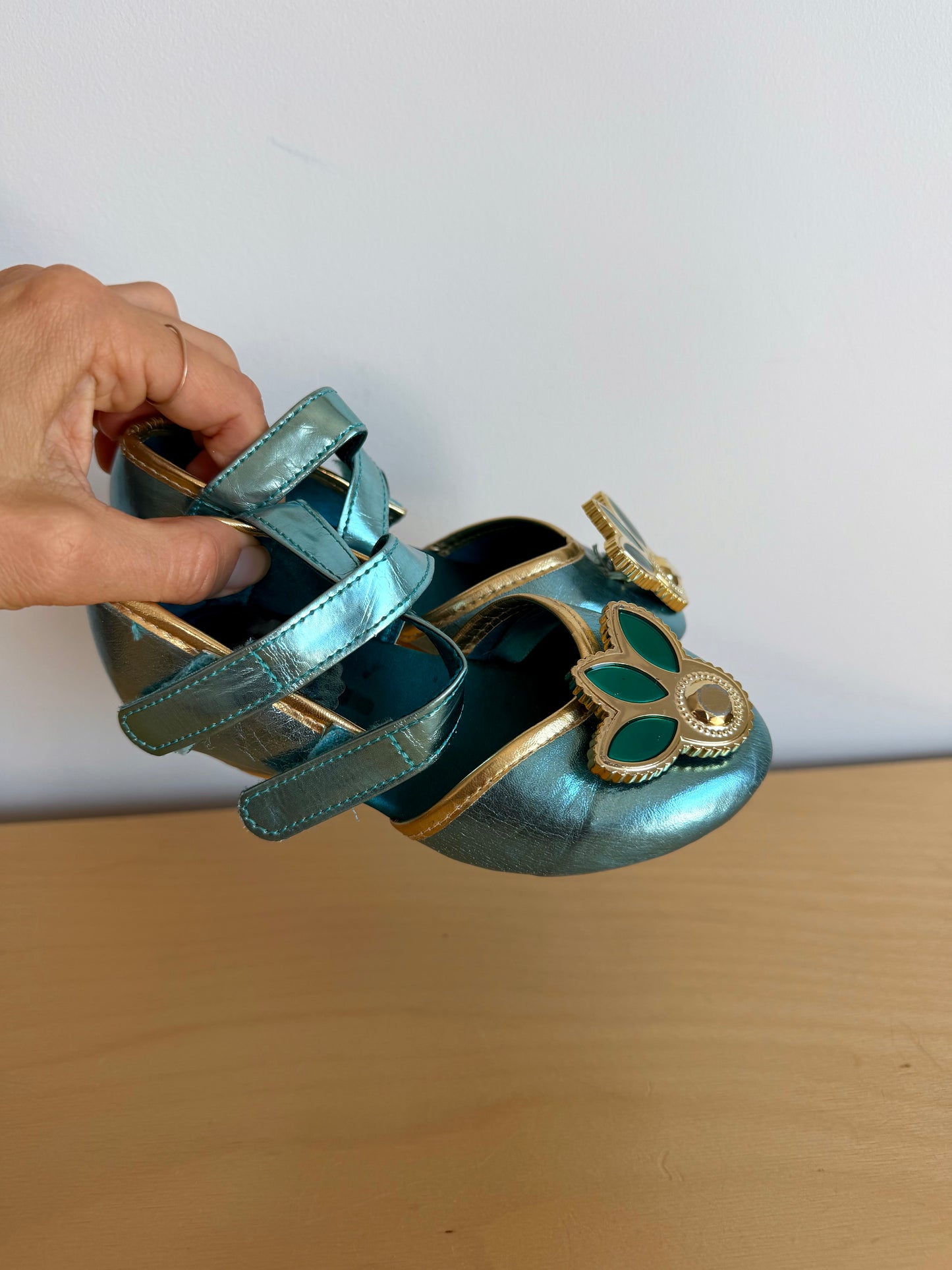 Jasmine Princess Costume Velcro Shoes / Size 6 Toddler?