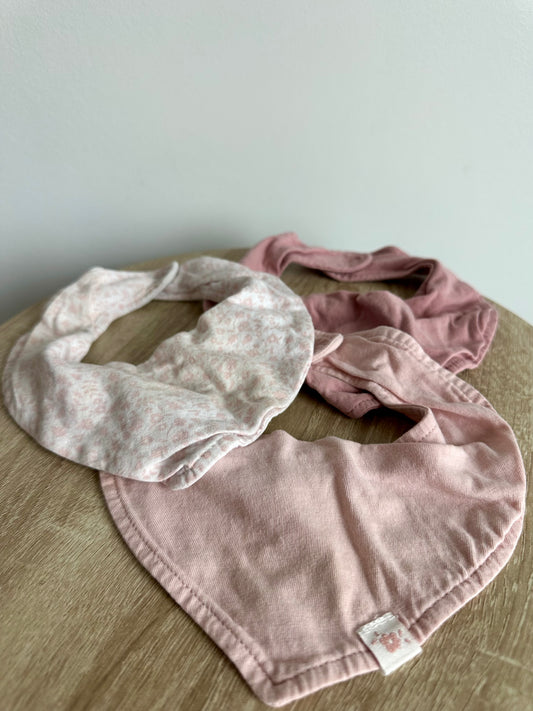 H&M Triangle Pink + Floral Bibs (3) / 3-9m