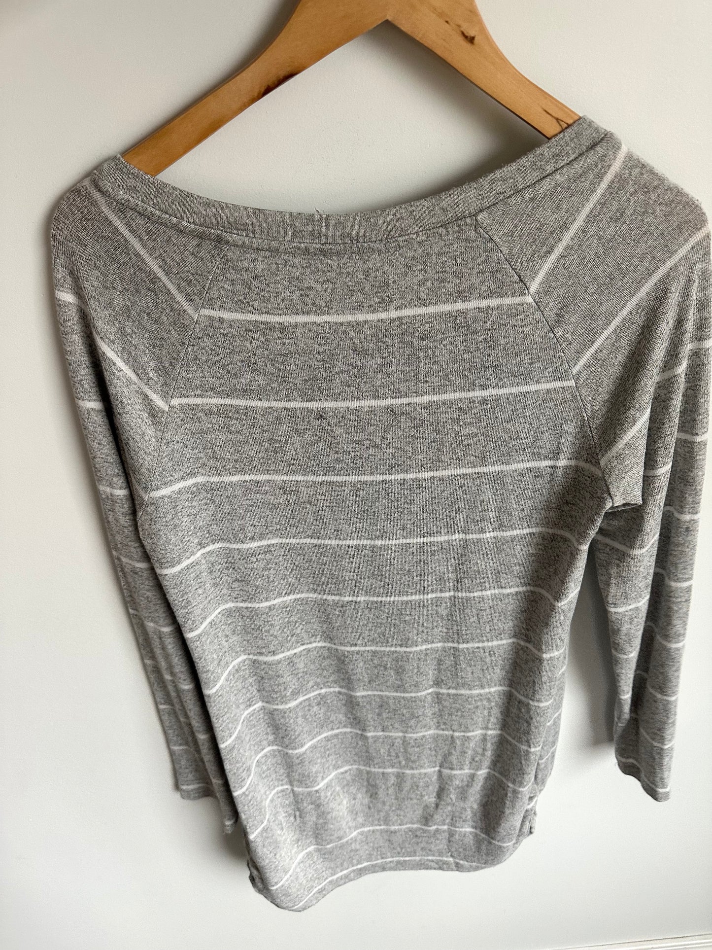 Thyme Grey Striped Maternity Long Sleeve with Zippers / Medium