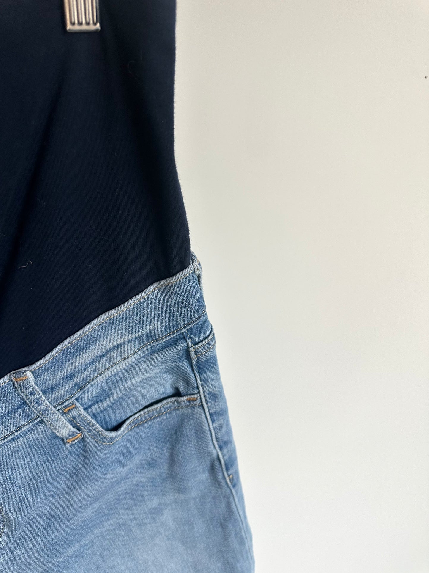 Gap Light Distressed Maternity Jeans / 27/4