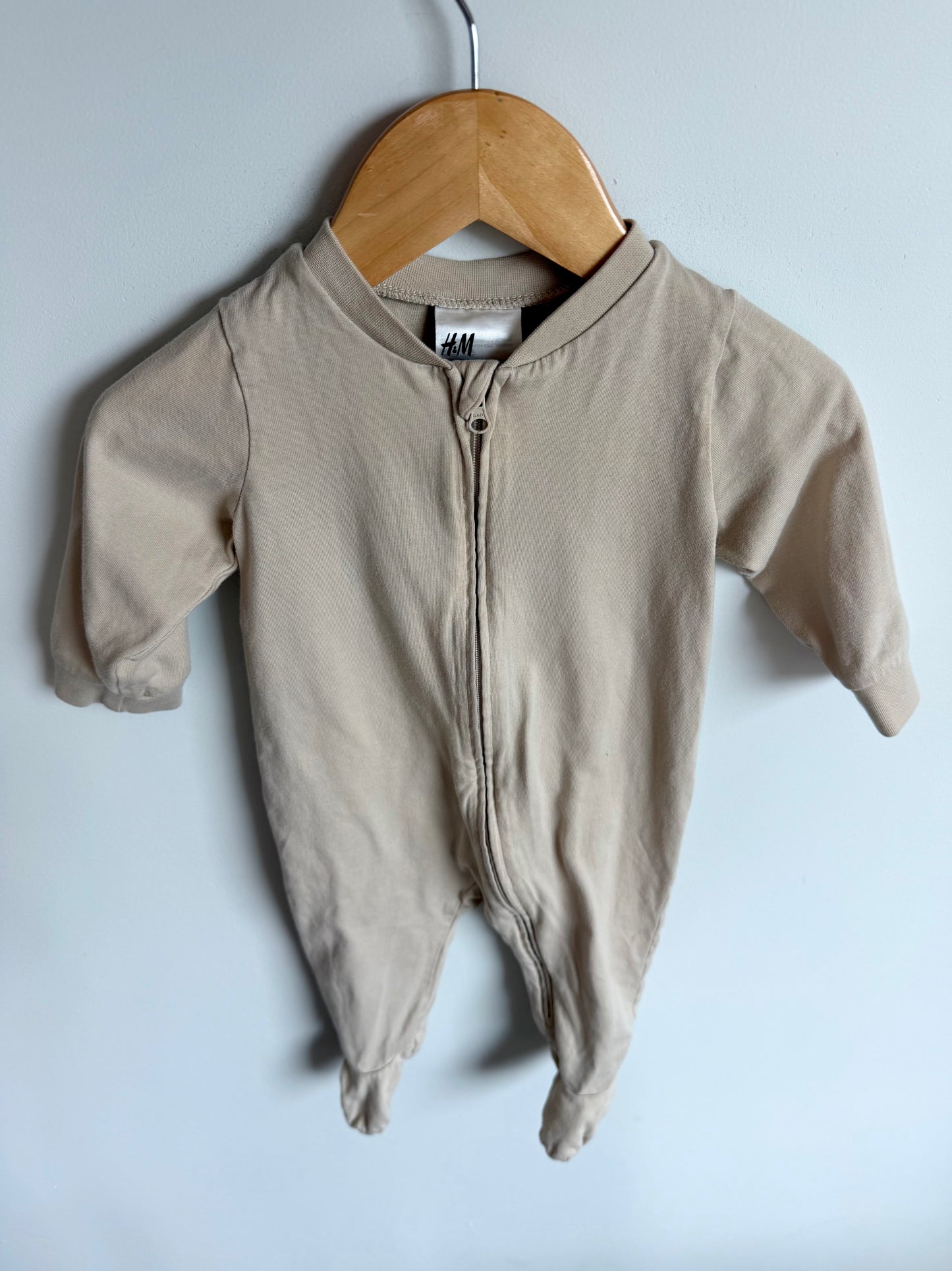 H&M Beige Footed Sleeper / 4-6m