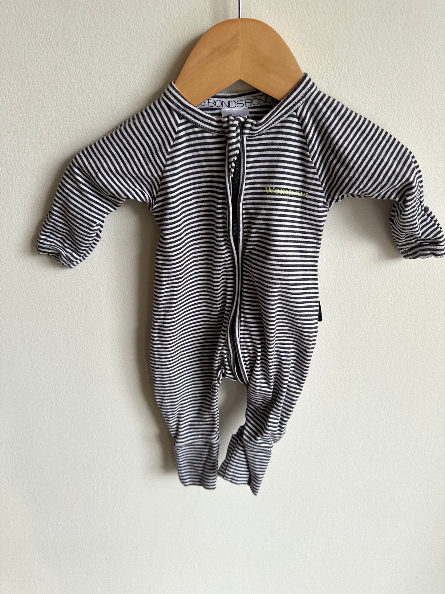 Bonds Striped Sleeper / 0m (size 0000)