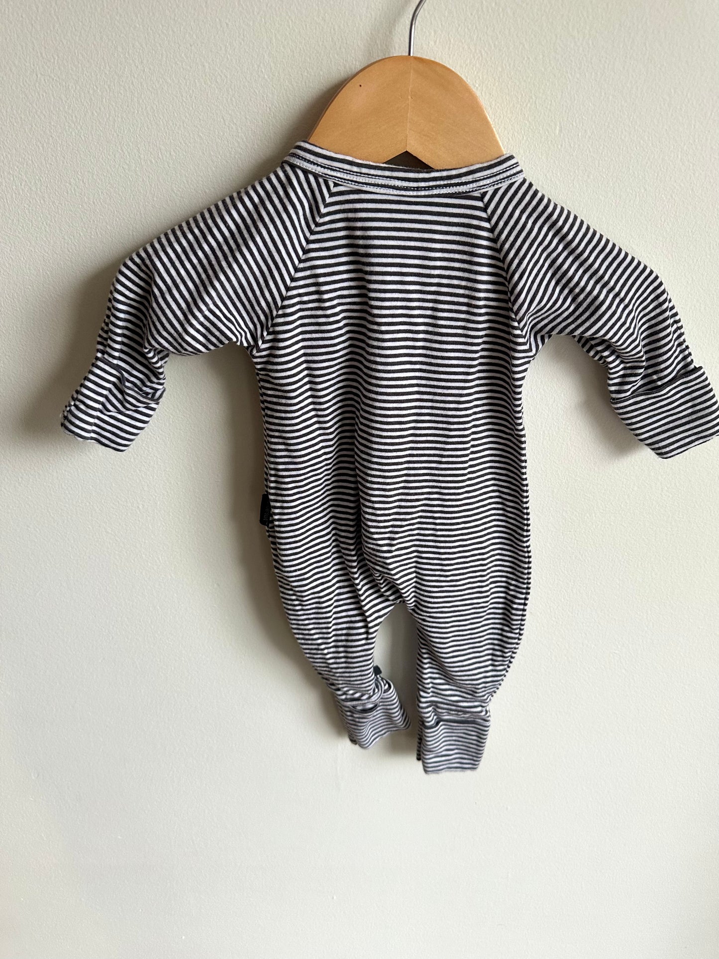 Bonds Striped Sleeper / 0m (size 0000)